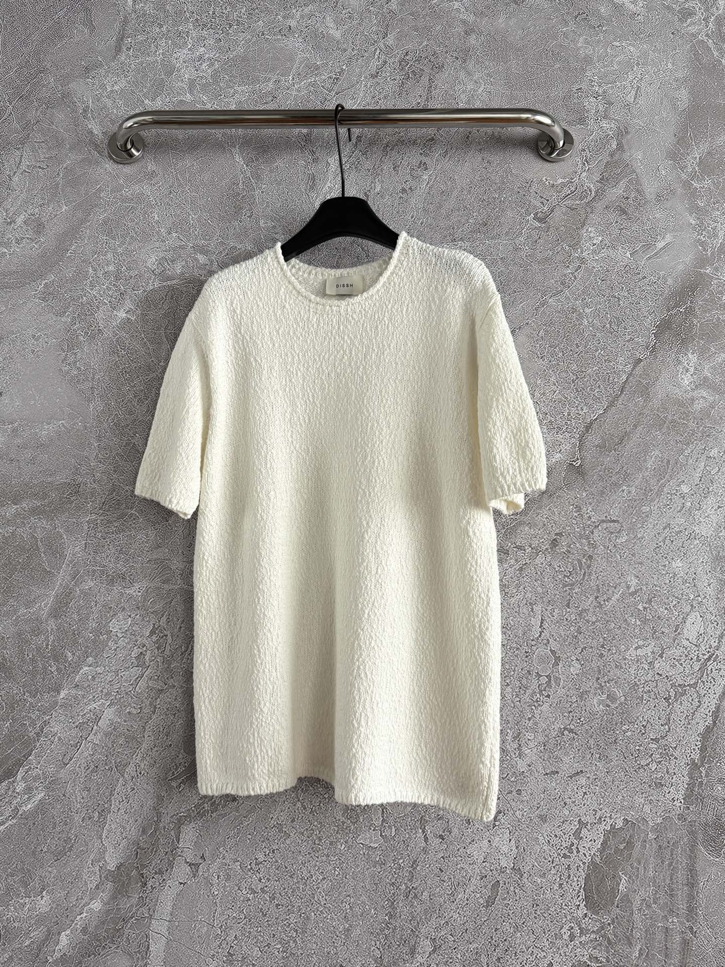 现货‼️‼️/净白肌理针织衫✨全棉绒感针织材质足够舒适绵软，宽松版型上身舒适无束缚感，兼顾舒适与造型，一