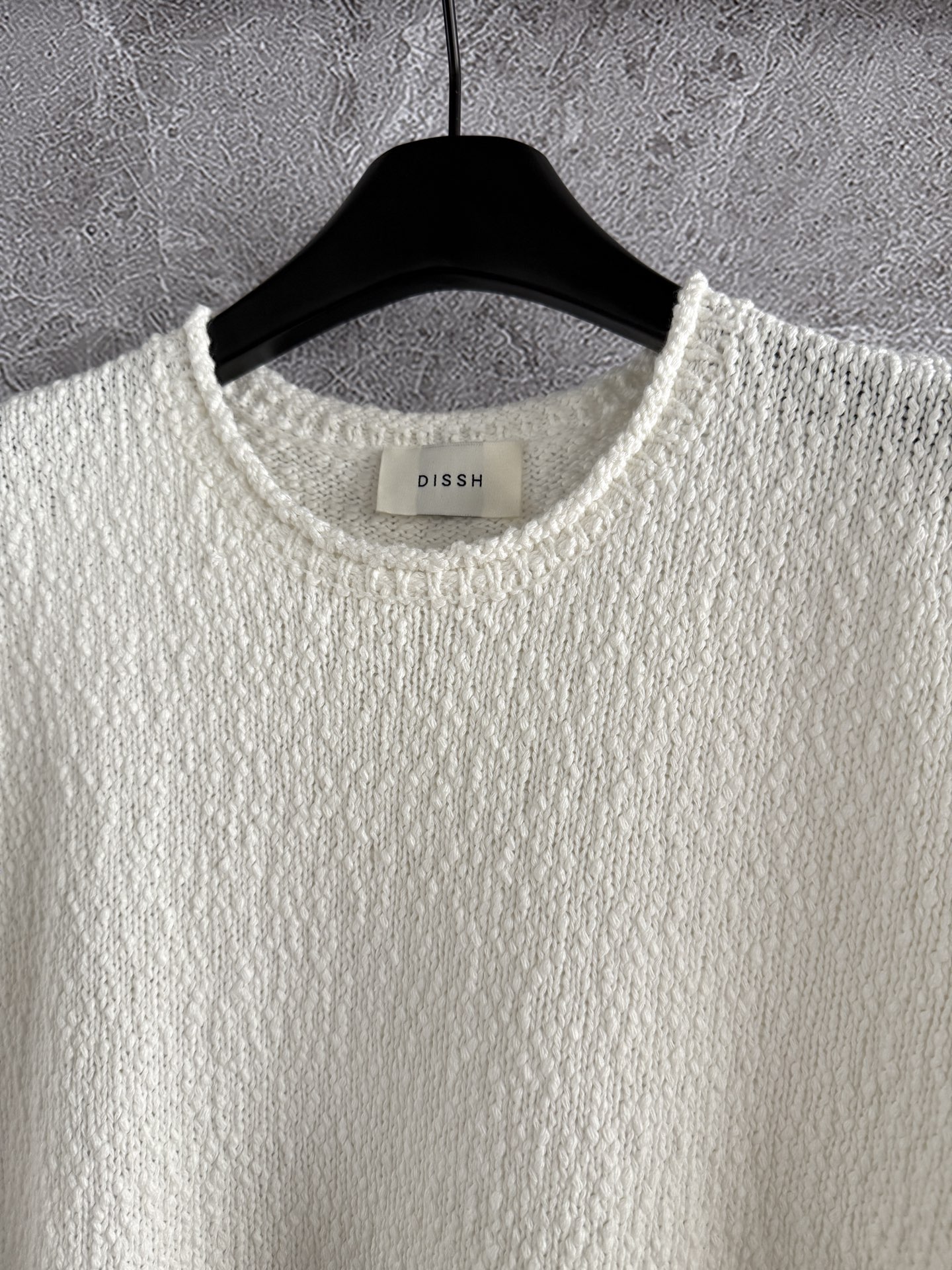 现货‼️‼️/净白肌理针织衫✨全棉绒感针织材质足够舒适绵软，宽松版型上身舒适无束缚感，兼顾舒适与造型，一