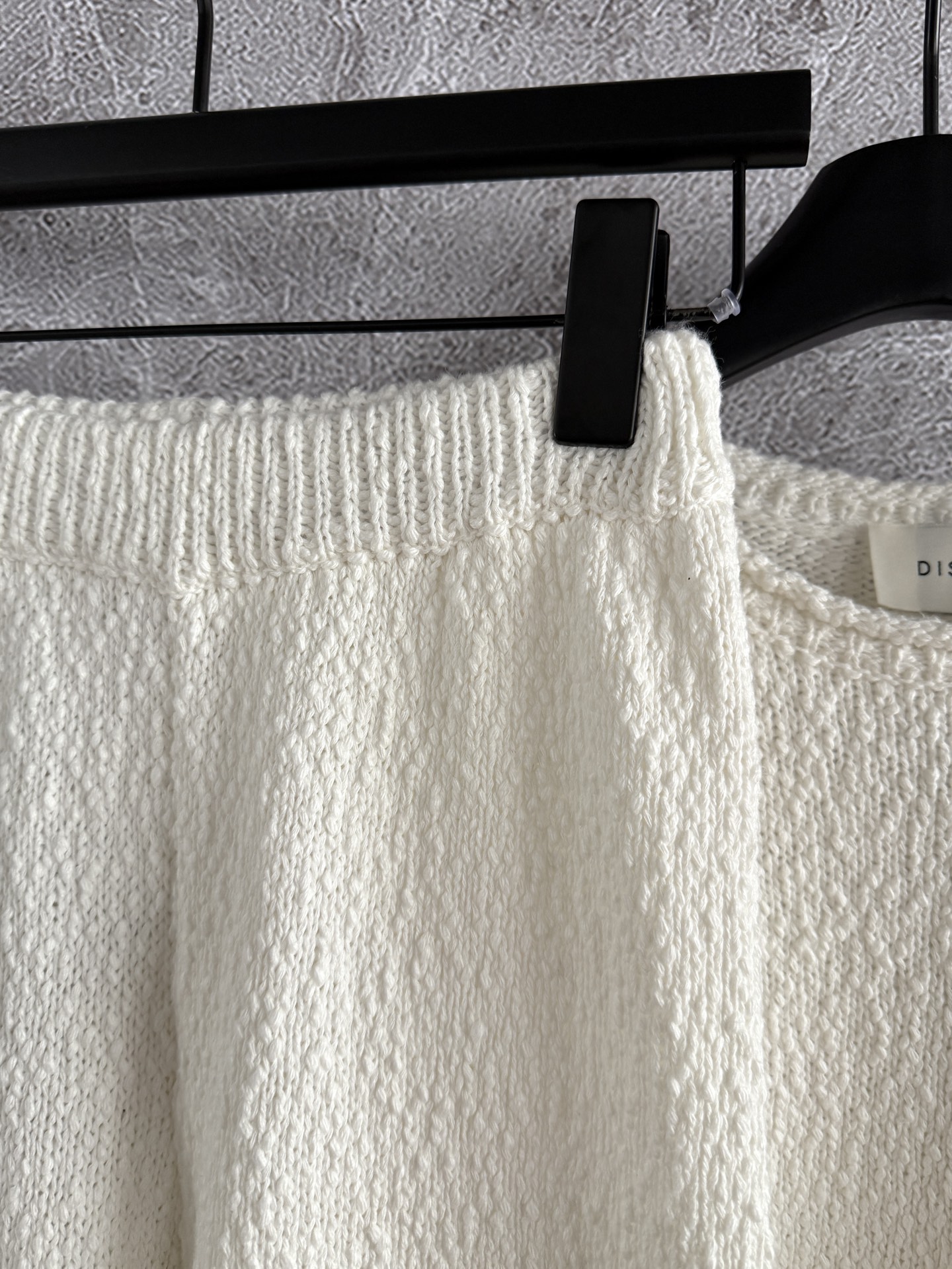 现货‼️‼️/净白肌理针织裤✨全棉绒感针织材质足够舒适绵软，松紧弹力腰头上身舒适无束缚感，一套穿搭上身挺