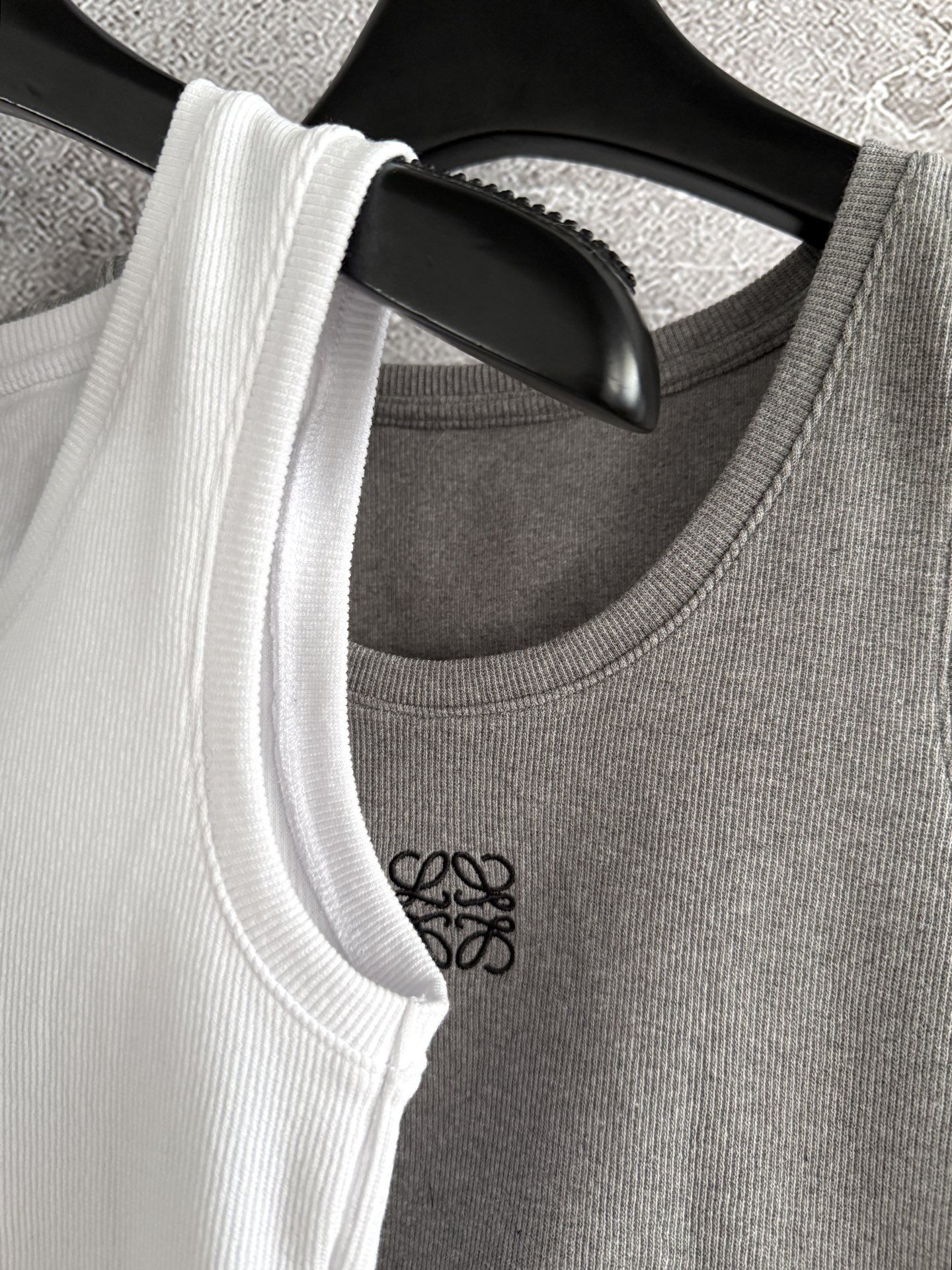 现🛒款号52/高腰短背心✨休闲运动高腰短款背心，螺纹抗条弹力棉面料，弹力很大，恰到好处的领口和腋下，配上