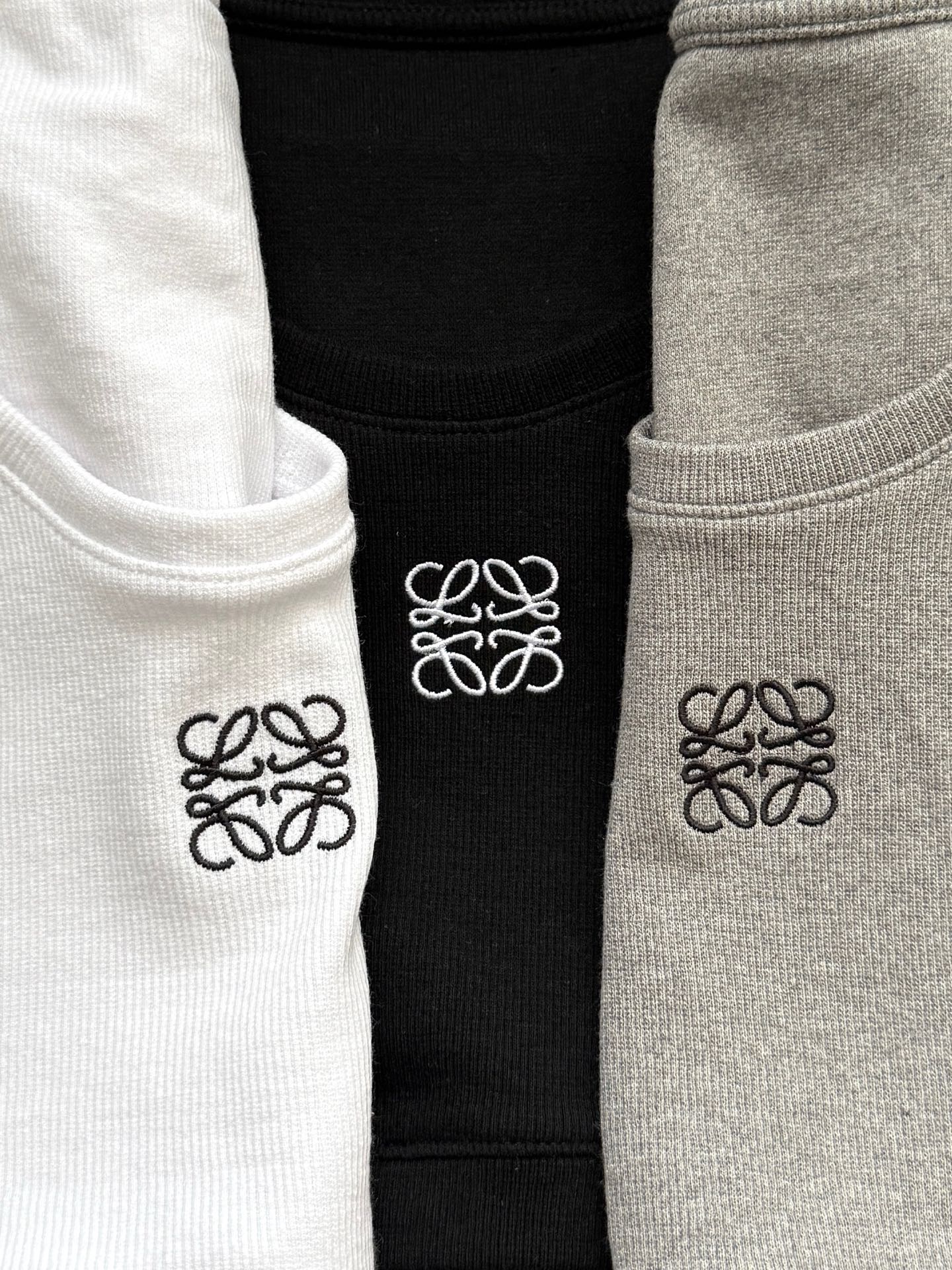 现🛒款号52/高腰短背心✨休闲运动高腰短款背心，螺纹抗条弹力棉面料，弹力很大，恰到好处的领口和腋下，配上