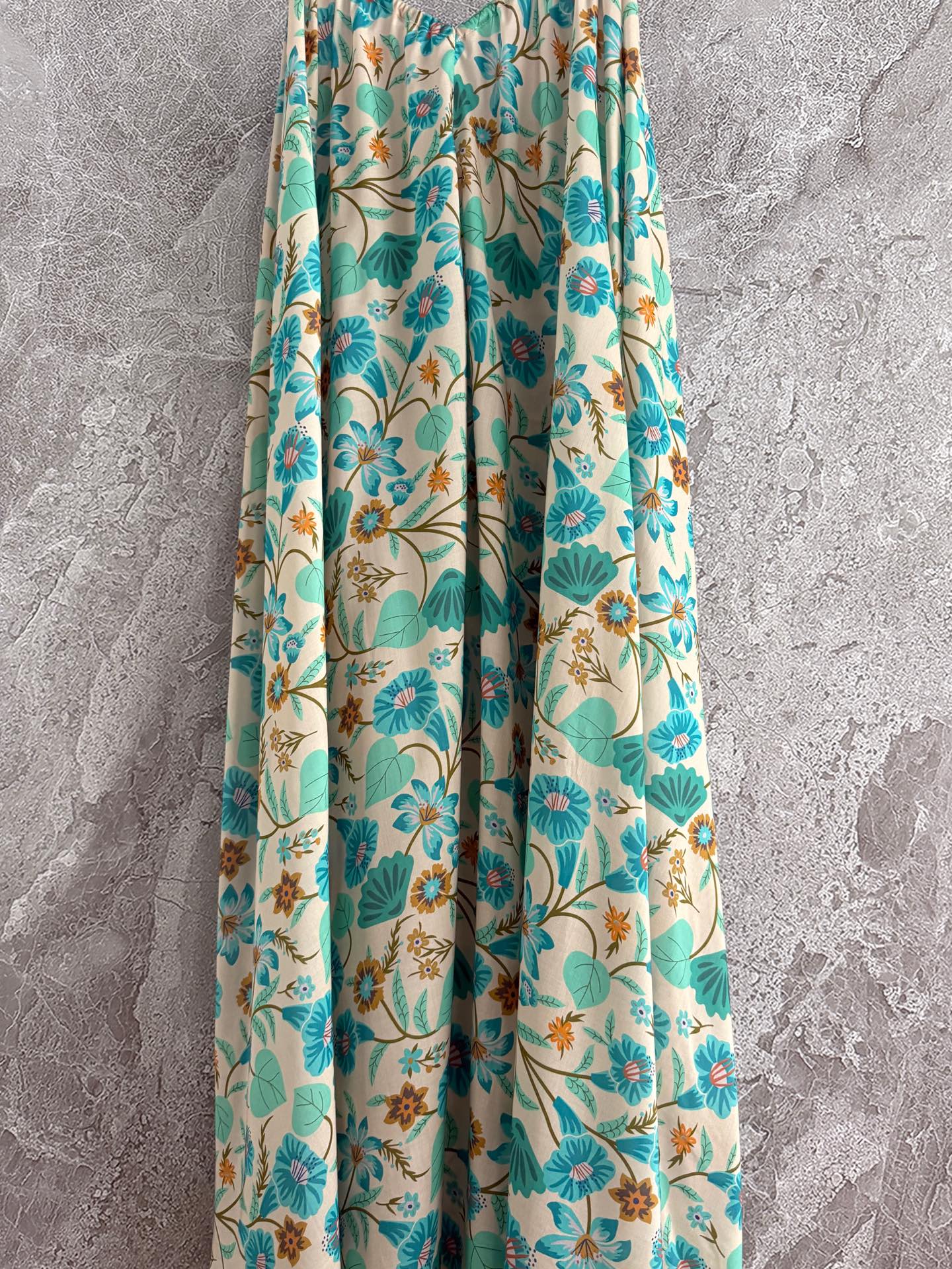 现货‼️‼️/大摆吊带连衣裙✨度假就要这么穿，增添小性感，漫步沙滩、微风拂过、裙摆飘动，诠释不一样的度假