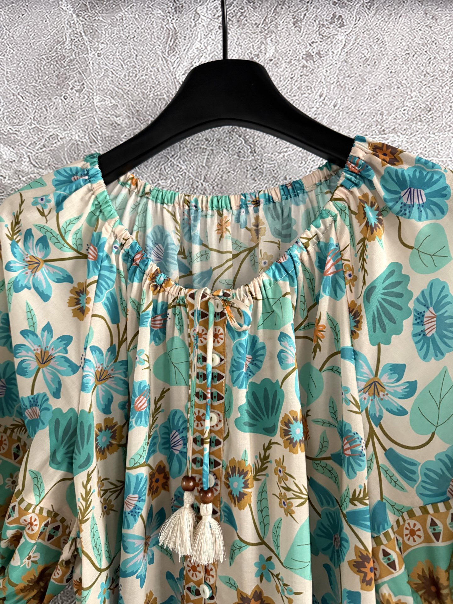 现货‼️‼️/定位花流苏上衣✨度假就要这么穿，打开门襟扣、漫步沙滩、微风拂过、搭配清风阔摆半裙，诠释不一