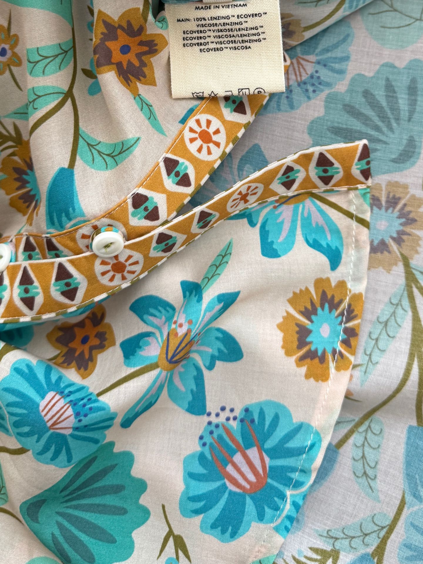 现货‼️‼️/定位花流苏上衣✨度假就要这么穿，打开门襟扣、漫步沙滩、微风拂过、搭配清风阔摆半裙，诠释不一