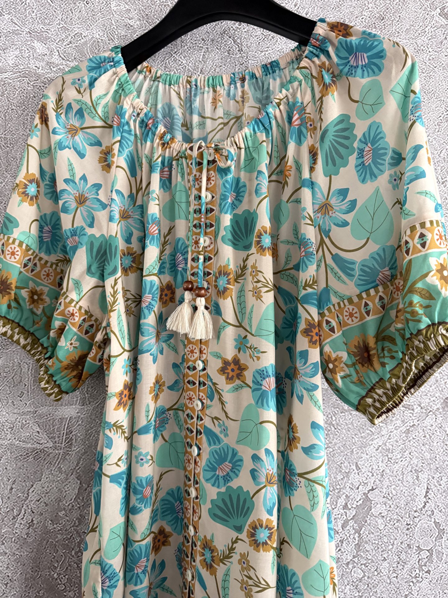 现货‼️‼️/定位花流苏上衣✨度假就要这么穿，打开门襟扣、漫步沙滩、微风拂过、搭配清风阔摆半裙，诠释不一