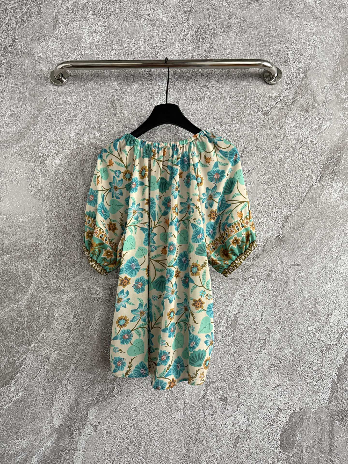 现货‼️‼️/定位花流苏上衣✨度假就要这么穿，打开门襟扣、漫步沙滩、微风拂过、搭配清风阔摆半裙，诠释不一