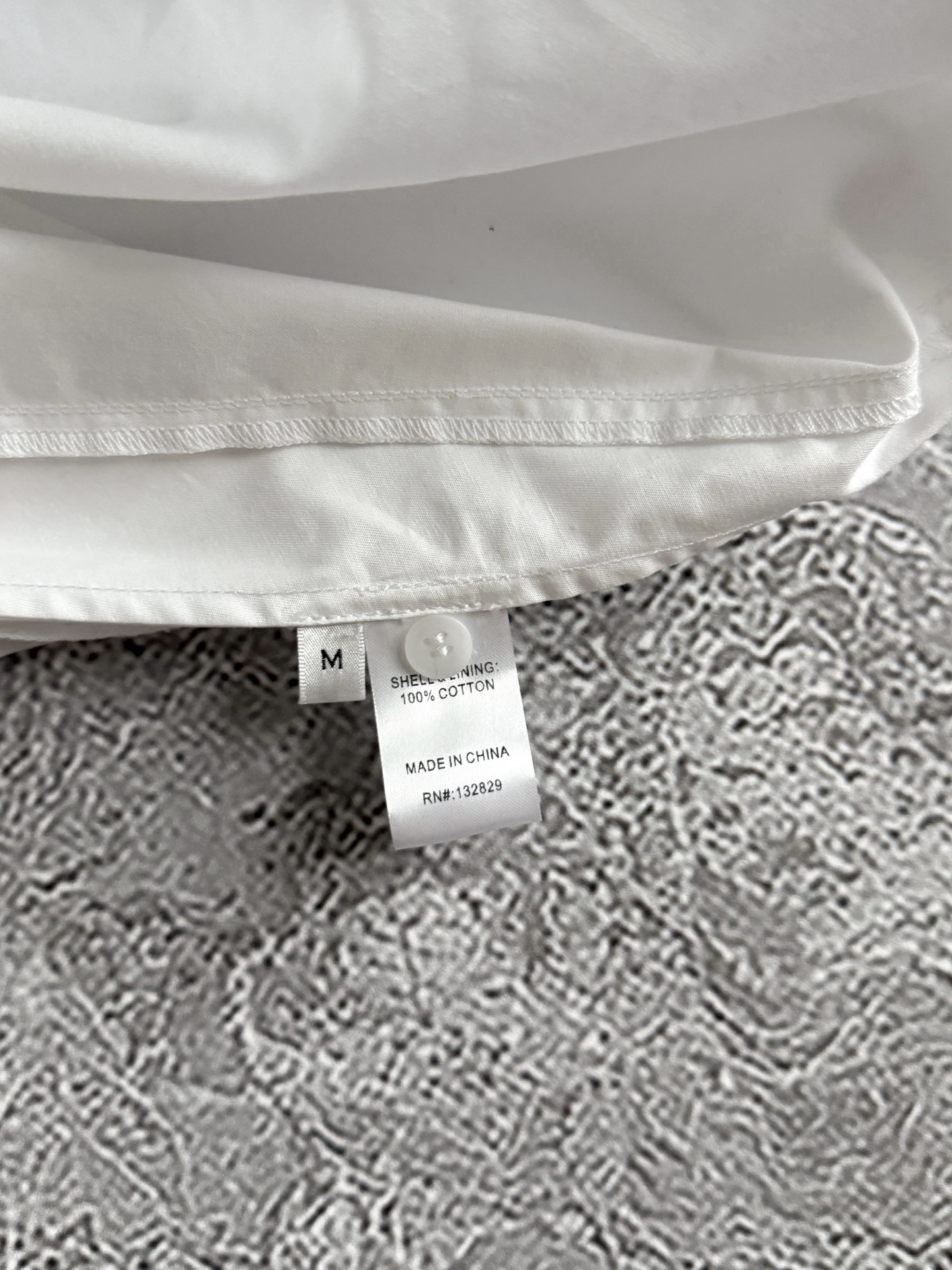 现货‼️‼️/束腰大摆连衣裙✨走路带风，非常造型感的风格，整件5米多用料，超大裙摆像伞裙一样支撑，层次感