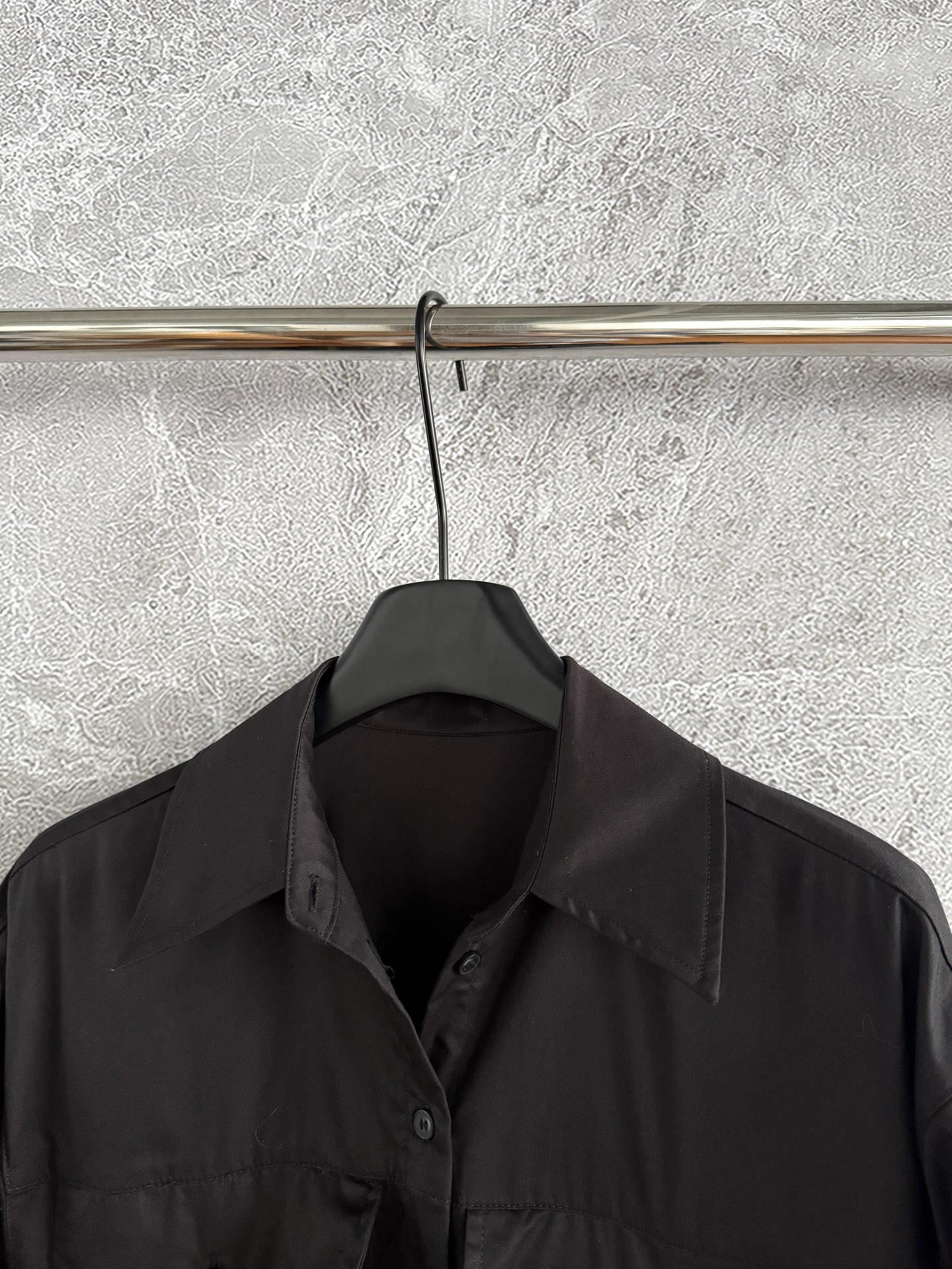 现货‼️‼️/束腰大摆连衣裙✨走路带风，非常造型感的风格，整件5米多用料，超大裙摆像伞裙一样支撑，层次感