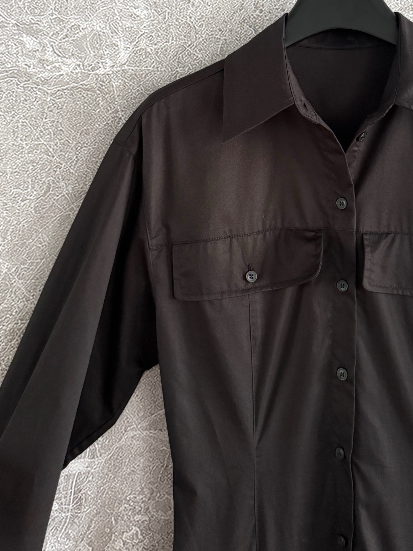 现货‼️‼️/束腰大摆连衣裙✨走路带风，非常造型感的风格，整件5米多用料，超大裙摆像伞裙一样支撑，层次感