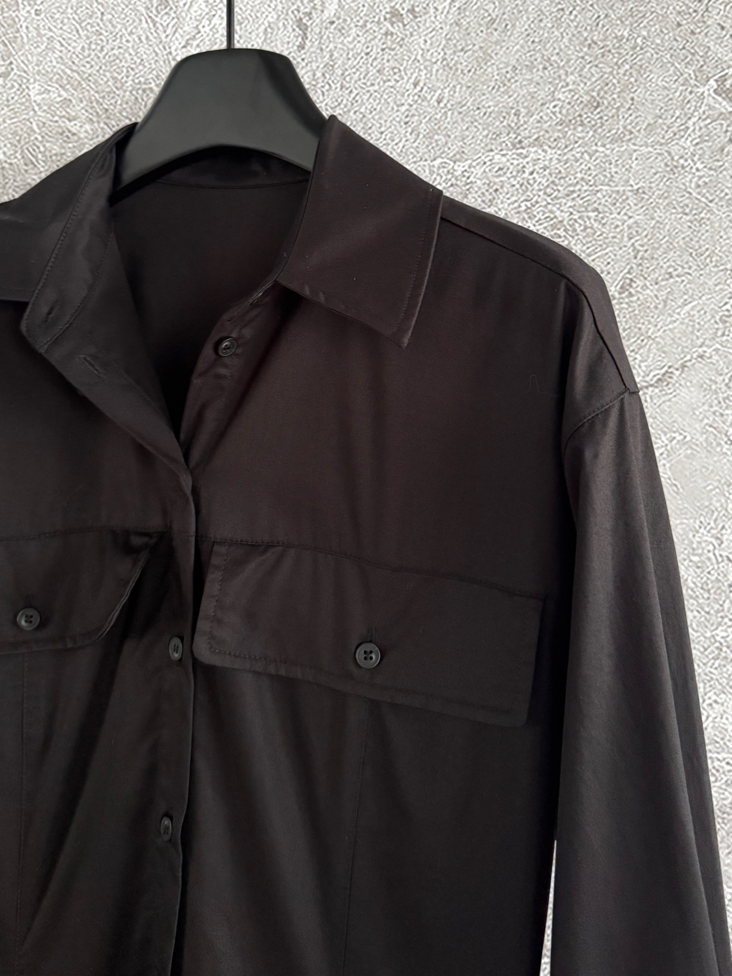 现货‼️‼️/束腰大摆连衣裙✨走路带风，非常造型感的风格，整件5米多用料，超大裙摆像伞裙一样支撑，层次感