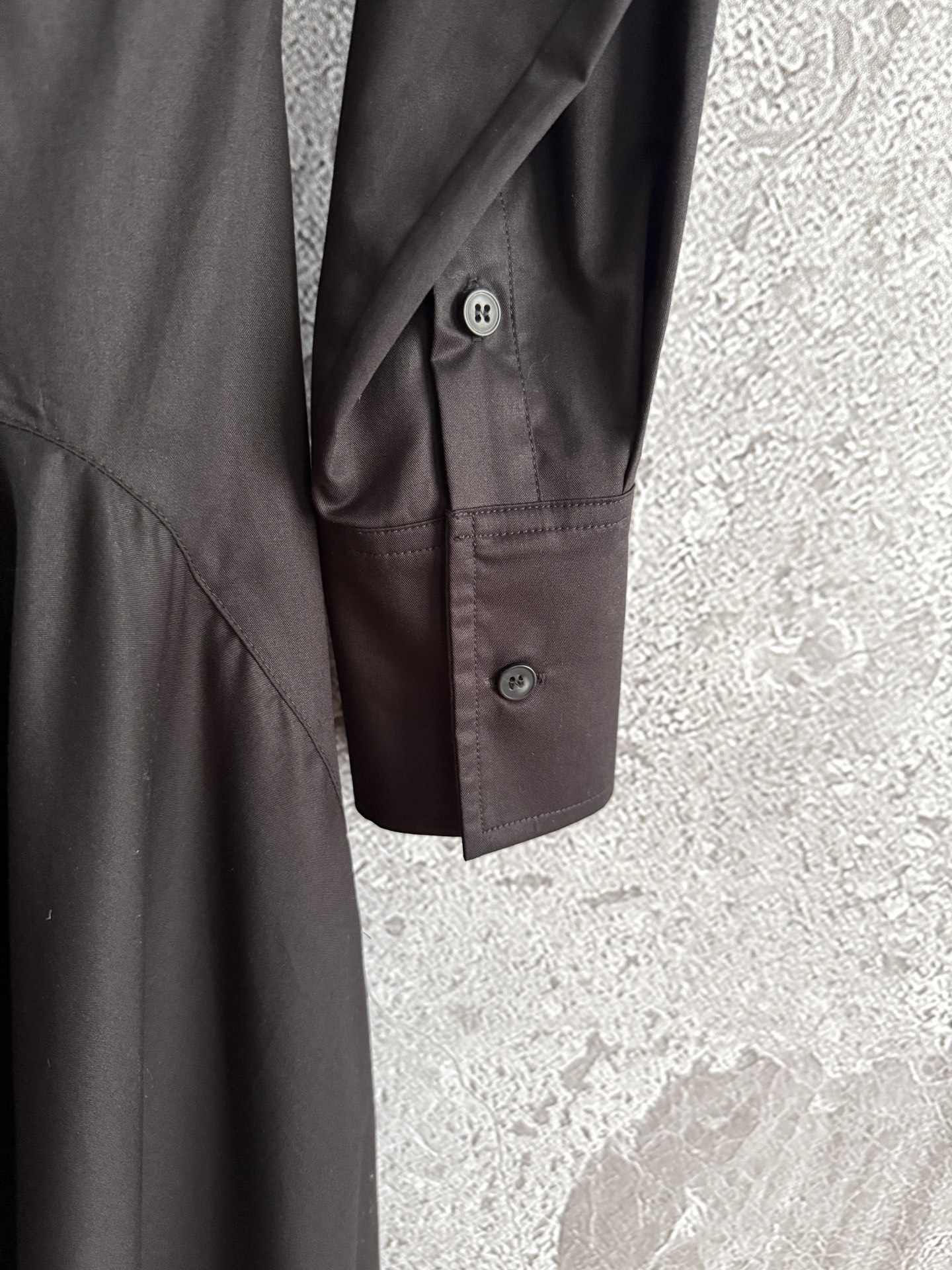 现货‼️‼️/束腰大摆连衣裙✨走路带风，非常造型感的风格，整件5米多用料，超大裙摆像伞裙一样支撑，层次感