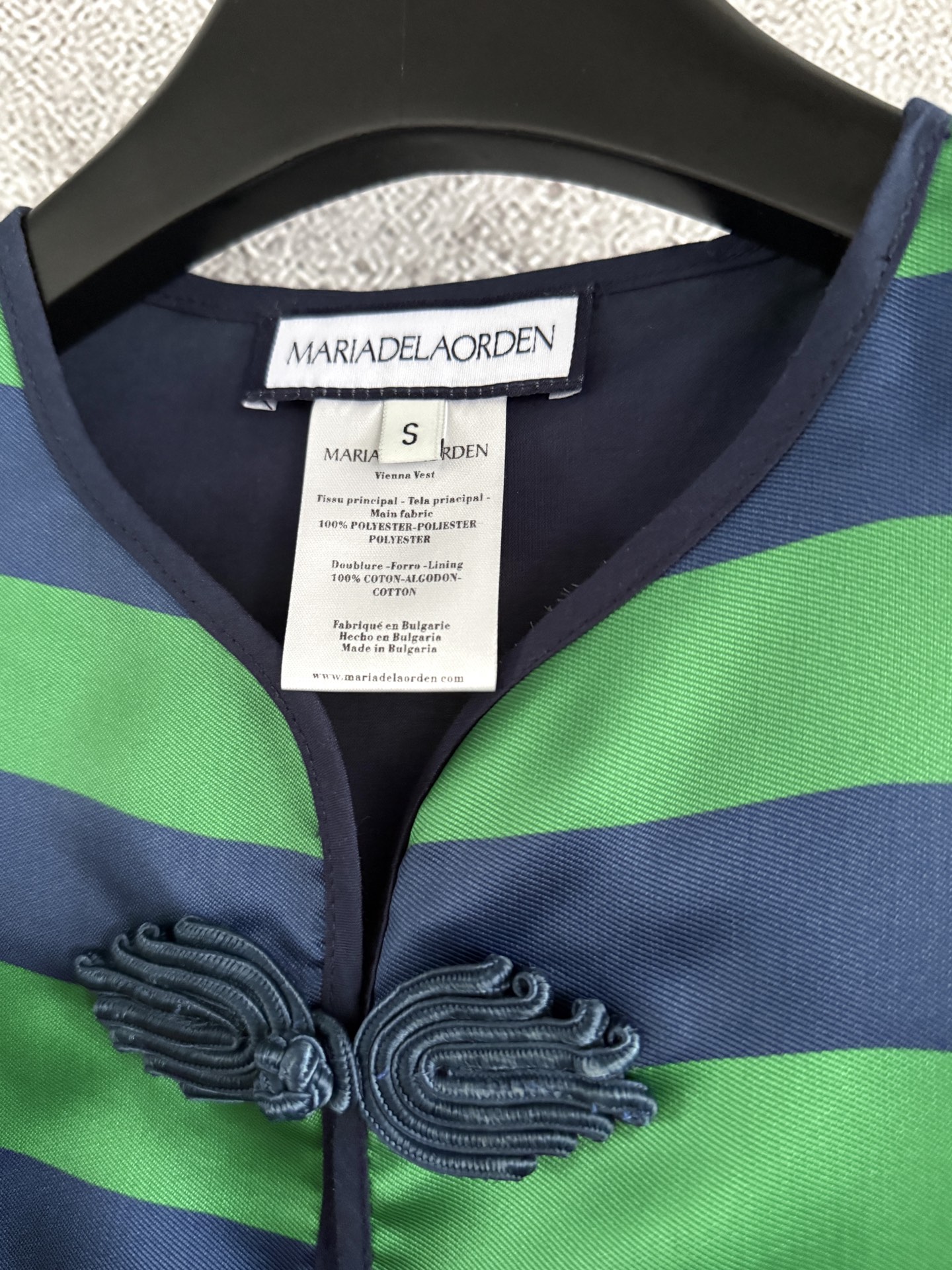 现货‼️‼️/国风盘扣套装✨条纹撞色背心上衣，搭配高腰半裙，一套出售，不拆码‼️随着对东方文化的不断探索