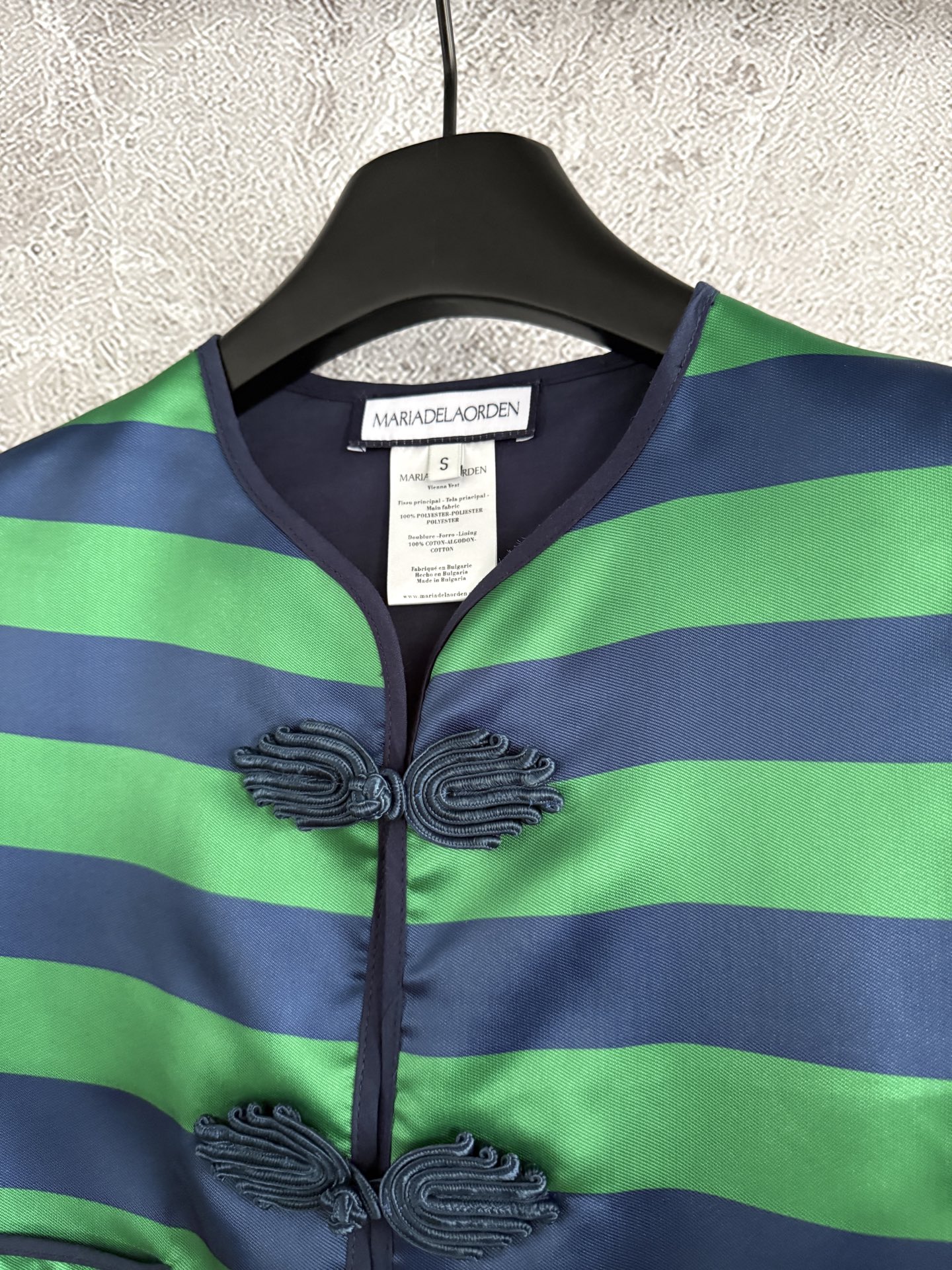 现货‼️‼️/国风盘扣套装✨条纹撞色背心上衣，搭配高腰半裙，一套出售，不拆码‼️随着对东方文化的不断探索