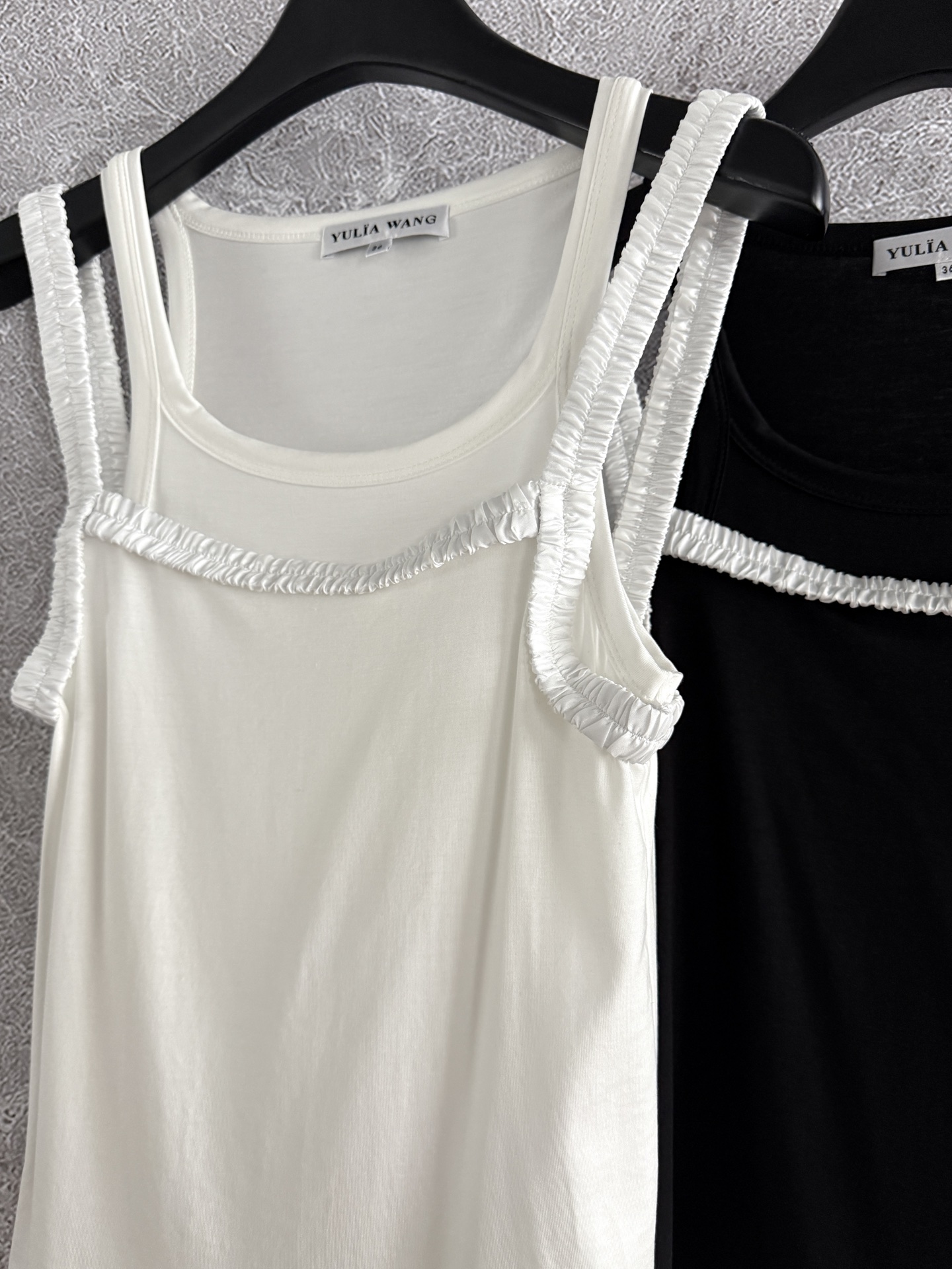 现货‼️‼️/清爽层叠背心✨轻薄丝光棉质，让基础款式脱俗，不会像一般背心那么家居味，突出时尚感和适宜感，