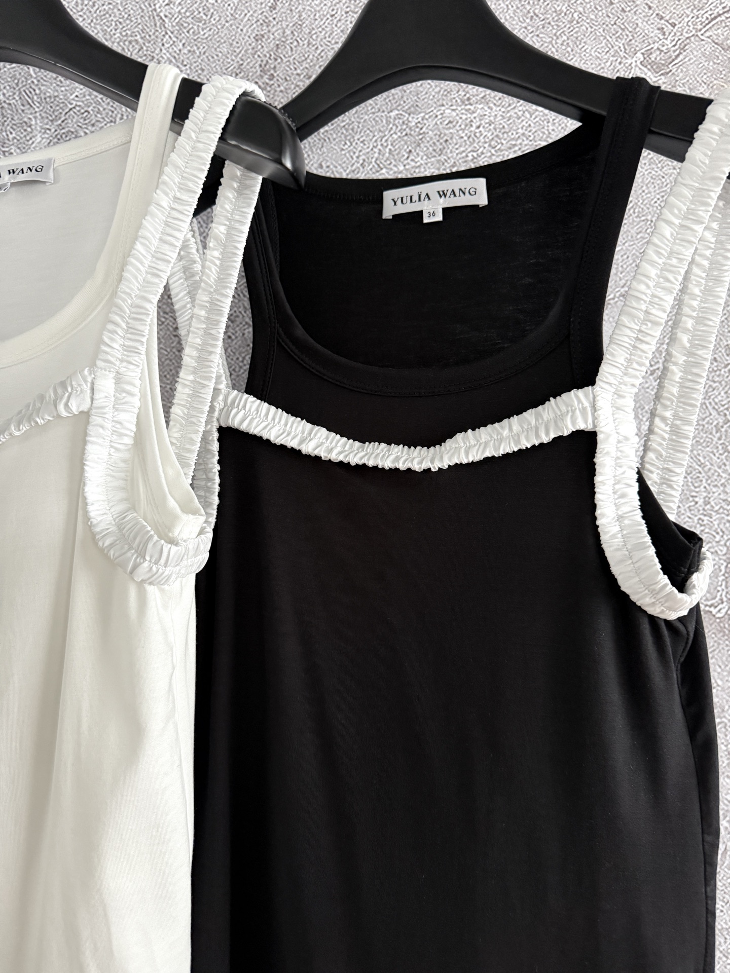 现货‼️‼️/清爽层叠背心✨轻薄丝光棉质，让基础款式脱俗，不会像一般背心那么家居味，突出时尚感和适宜感，