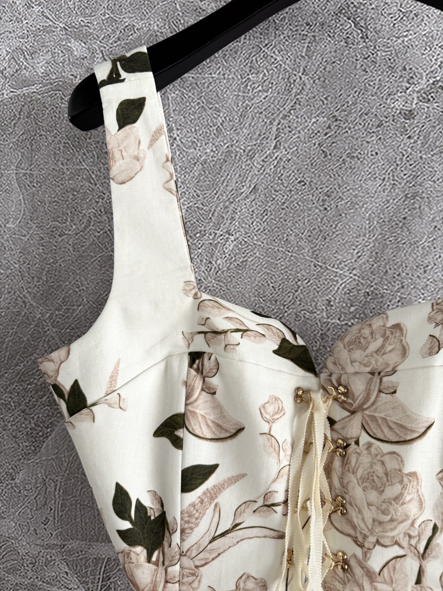 现货‼️‼️🛒款号7/绑带上衣✨手绘印花 Buddha's Hand佛手柑，随机散落的印花，鱼骨塑形支撑