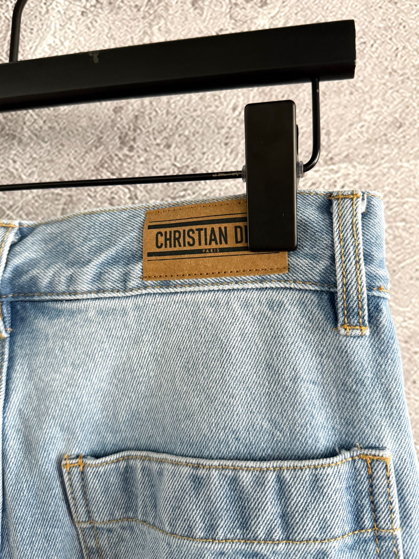 现货‼️‼️🛒/阔直筒牛仔裤✨很舒爽的颜色，版型真的很赞了，经典拿手版型，采用环保石磨洗水+手擦多重工艺