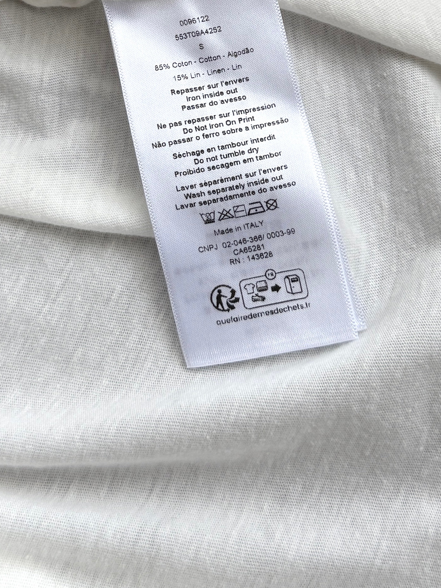 现货‼️‼️/幸运星t恤✨亚麻+棉质混纺平纹针织面料，以多色花朵配色演绎幸运星印花，看似简单的花色调整多