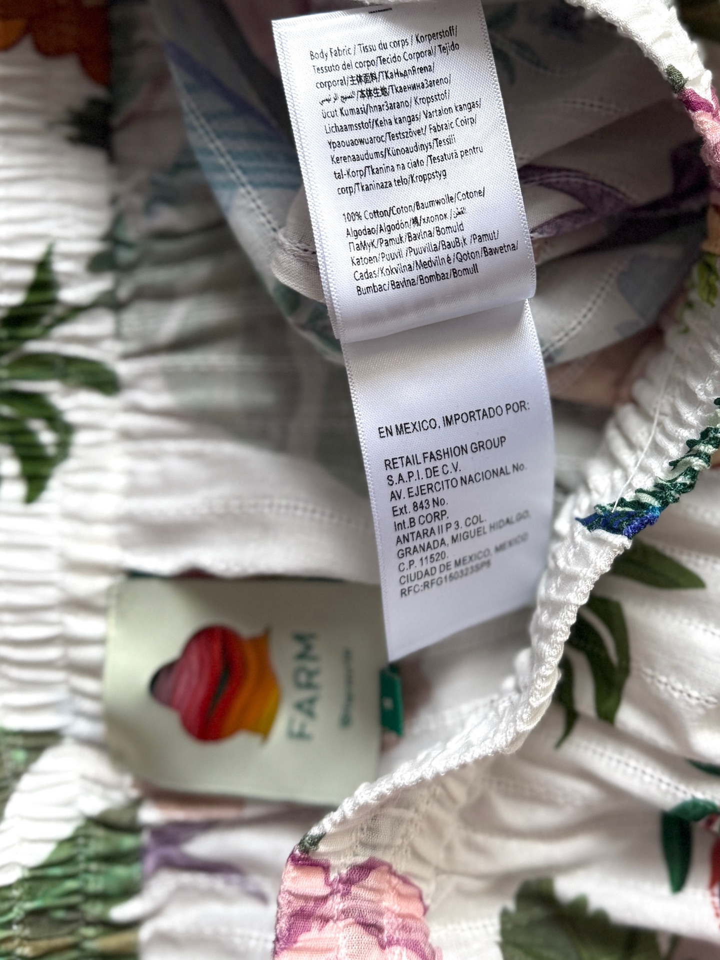 现货‼️‼️/毛球结饰短裤✨明媚花卉印花，裤腿一圈还接了一层定位花，有些细节哪怕不被察觉，本身也有它的意