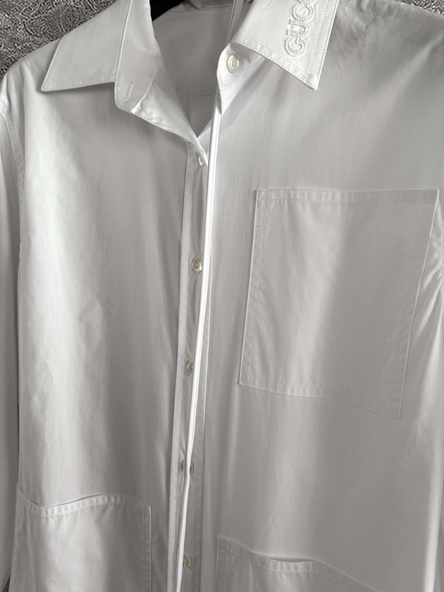 现货‼️‼️🛒款号1106/系带白衬衫✨领口设有抽绳可作为领结装扮不同效果，像模特一样解开纽扣低开领试试