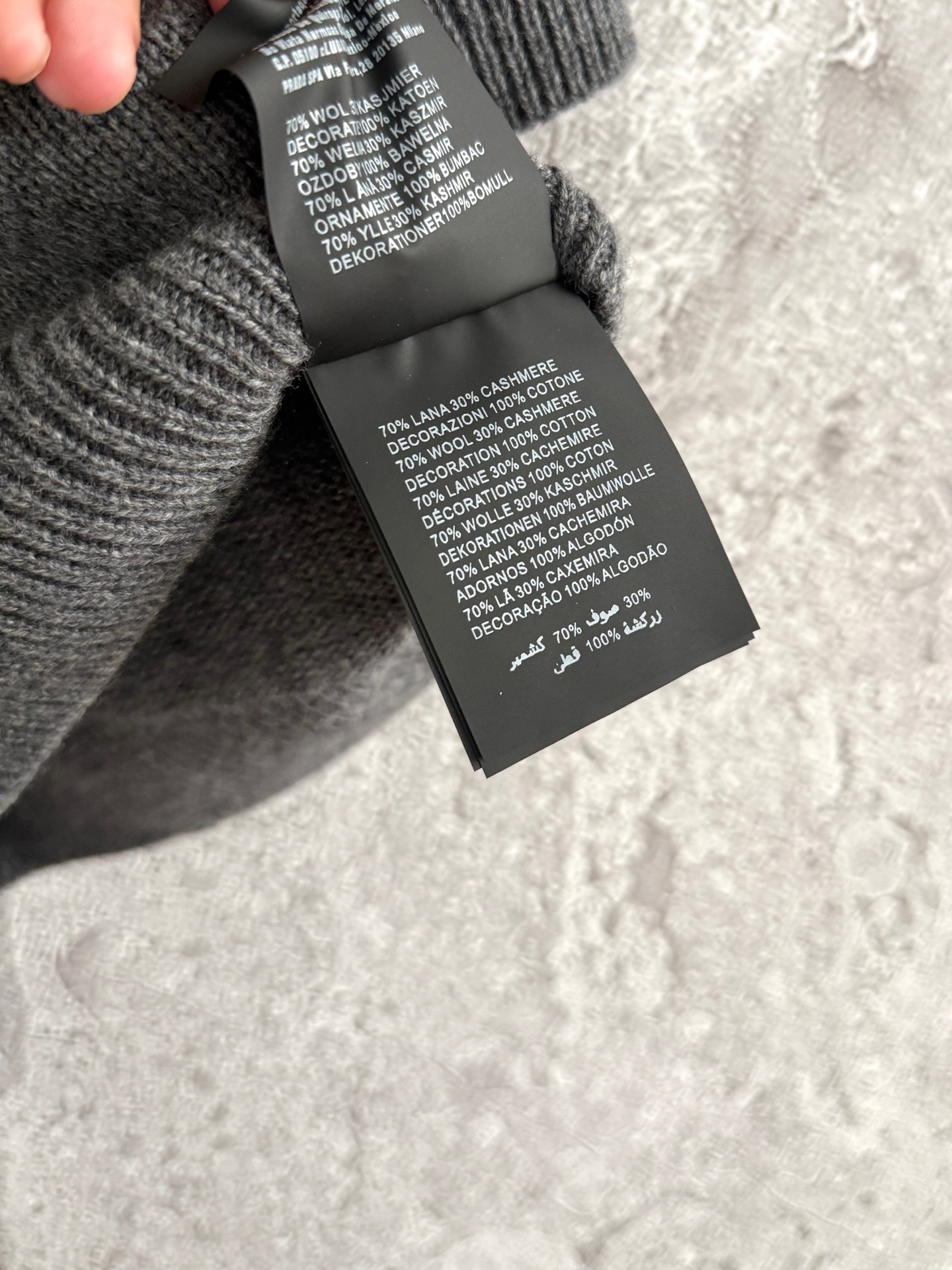 现货‼️‼️🛒款号828/短袖刺绣毛衣✨70%羊毛30%羊绒混纺材质打造，领口袖口罗纹针织饰边，胸前字母