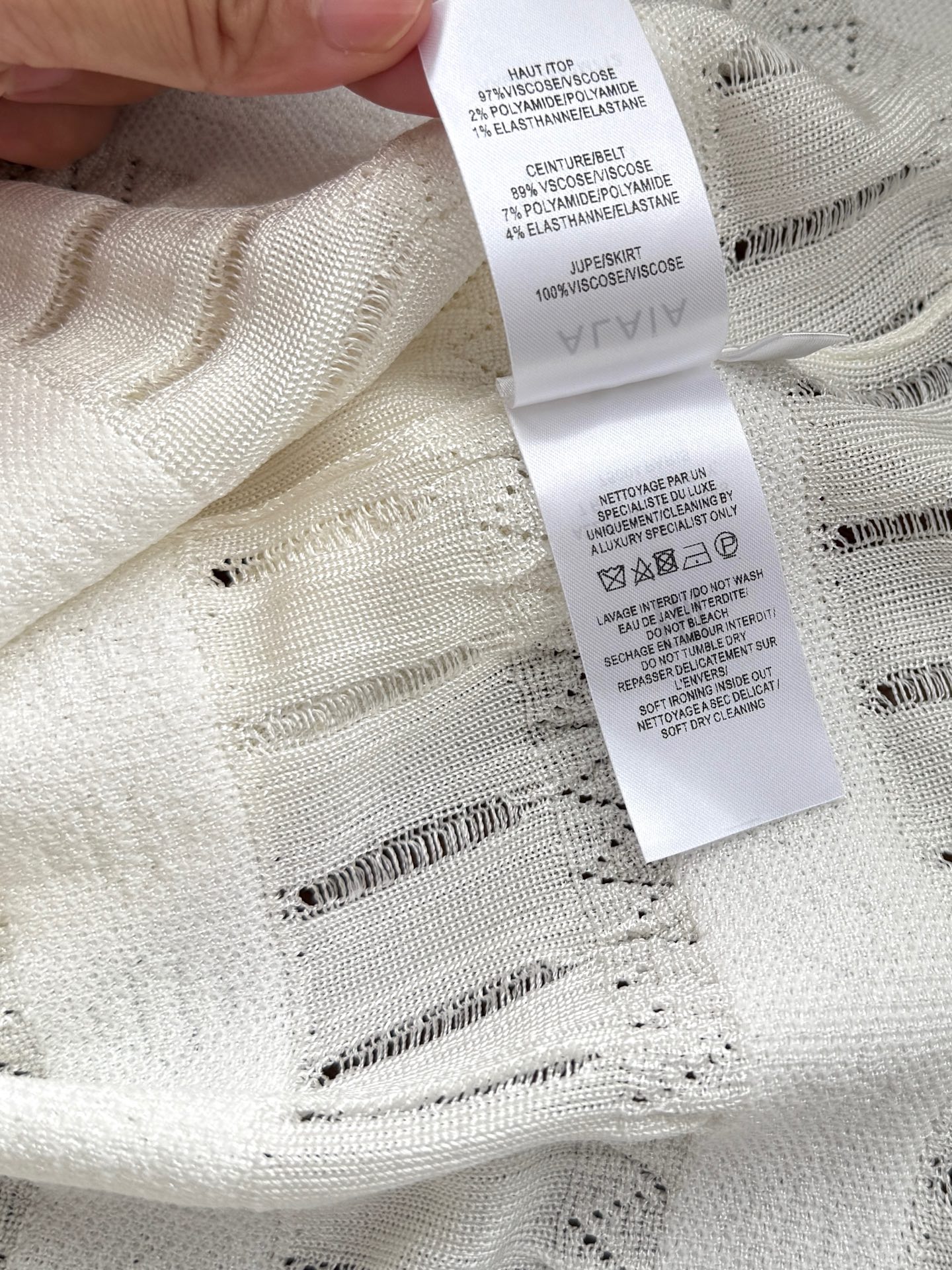 收腰背心连衣裙✨版型太好，腰线收得一绝，加宽高腰线，腰以下收褶a字大裙摆，整件用料非常舍得，要做到自然蓬