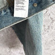 现货激光切割牛仔外套✨中克重水洗棉质丹宁牛仔夹克,具备挺阔造型支撑衣型不软塌,复古做旧的褪色,颜色上独一 现货激光切割牛仔外套✨中克重水洗棉质丹宁牛仔夹克,具备挺阔造型支撑衣型不软塌,复古做旧的褪色,颜色上独一