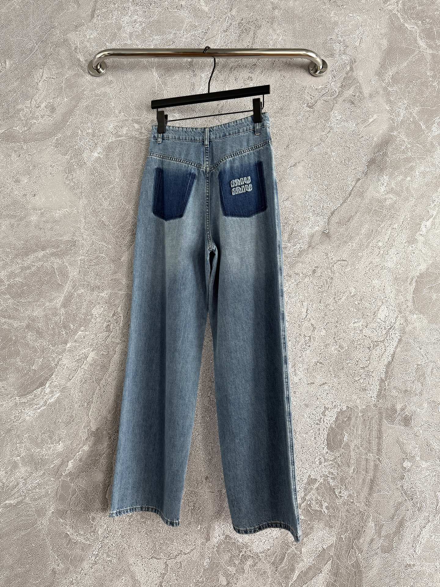 现货‼️‼️/拆旧口袋牛仔裤✨看上去很像vtg店里淘的旧裤子，非常有味道，超软丹宁牛仔面料，薄、软、透气