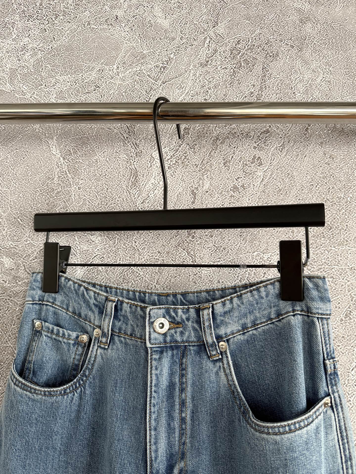 现货‼️‼️/拆旧口袋牛仔裤✨看上去很像vtg店里淘的旧裤子，非常有味道，超软丹宁牛仔面料，薄、软、透气