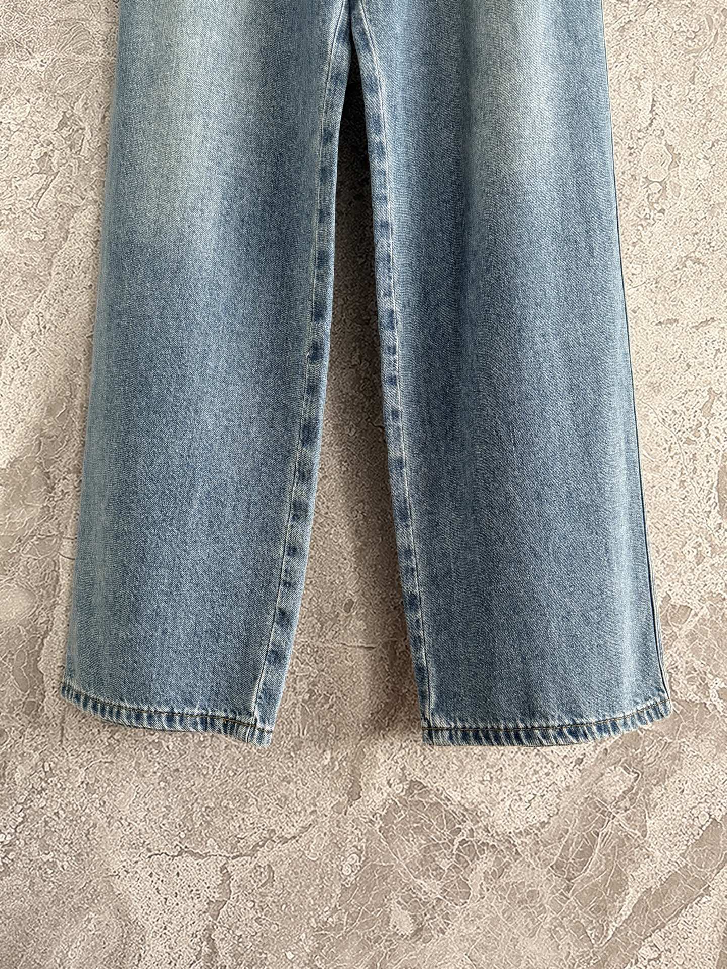 现货‼️‼️/拆旧口袋牛仔裤✨看上去很像vtg店里淘的旧裤子，非常有味道，超软丹宁牛仔面料，薄、软、透气