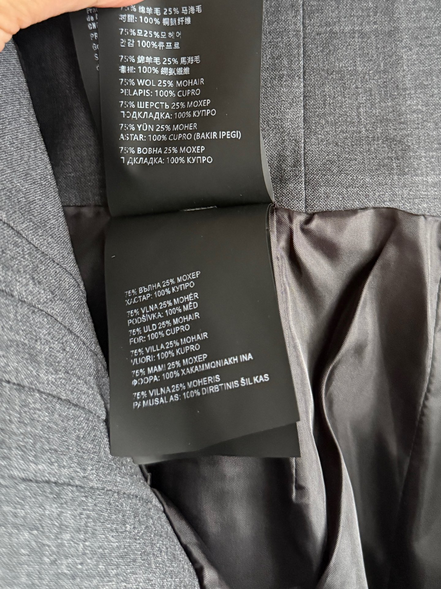 现货‼️‼️🛒款号8/精纺羊毛高腰短裤✨没有腰带‼️我们为了搭配系列穿搭效果，腰带需单独购买‼️精纺超细