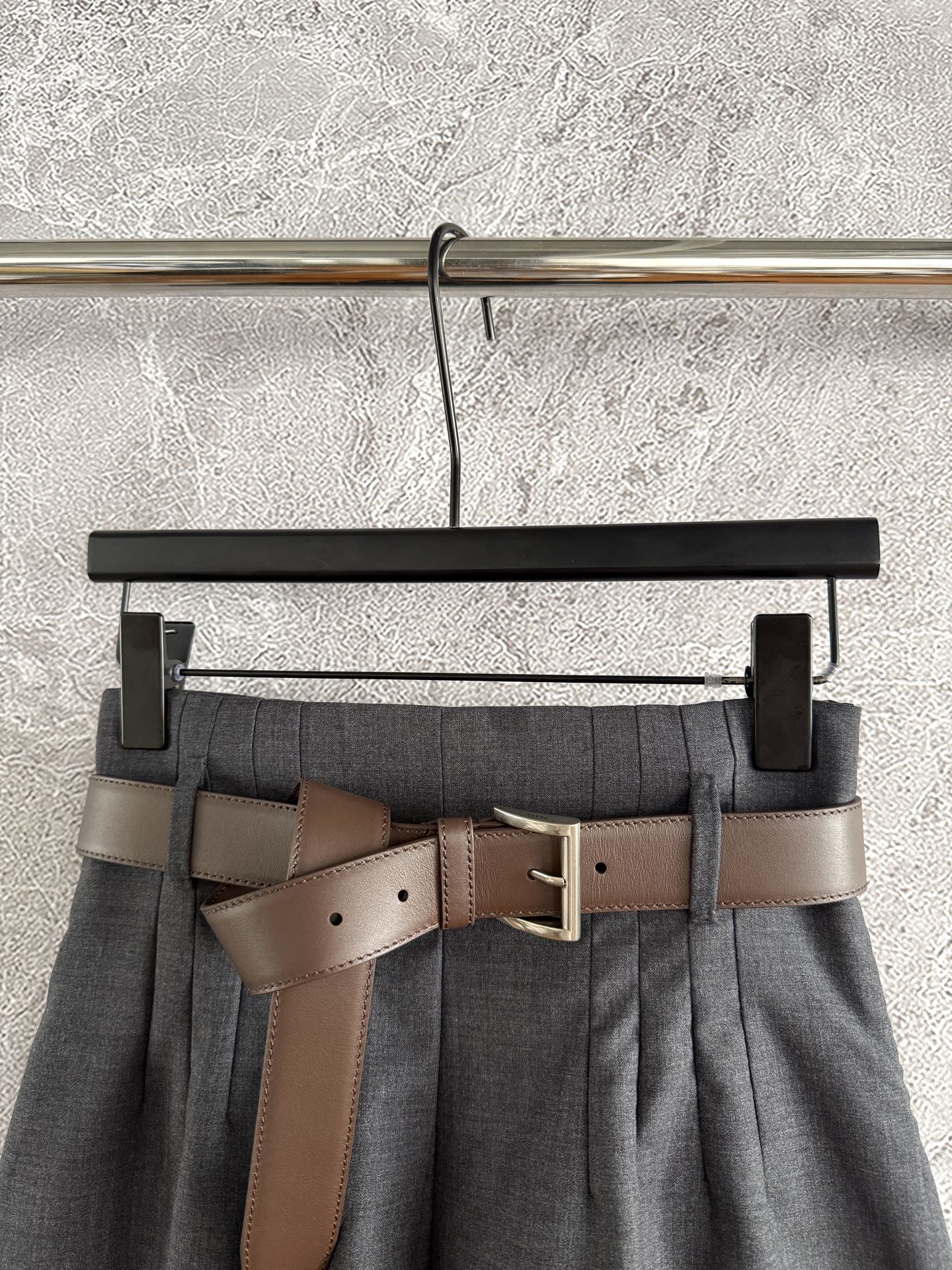 现货‼️‼️🛒款号8/精纺羊毛高腰短裤✨没有腰带‼️我们为了搭配系列穿搭效果，腰带需单独购买‼️精纺超细