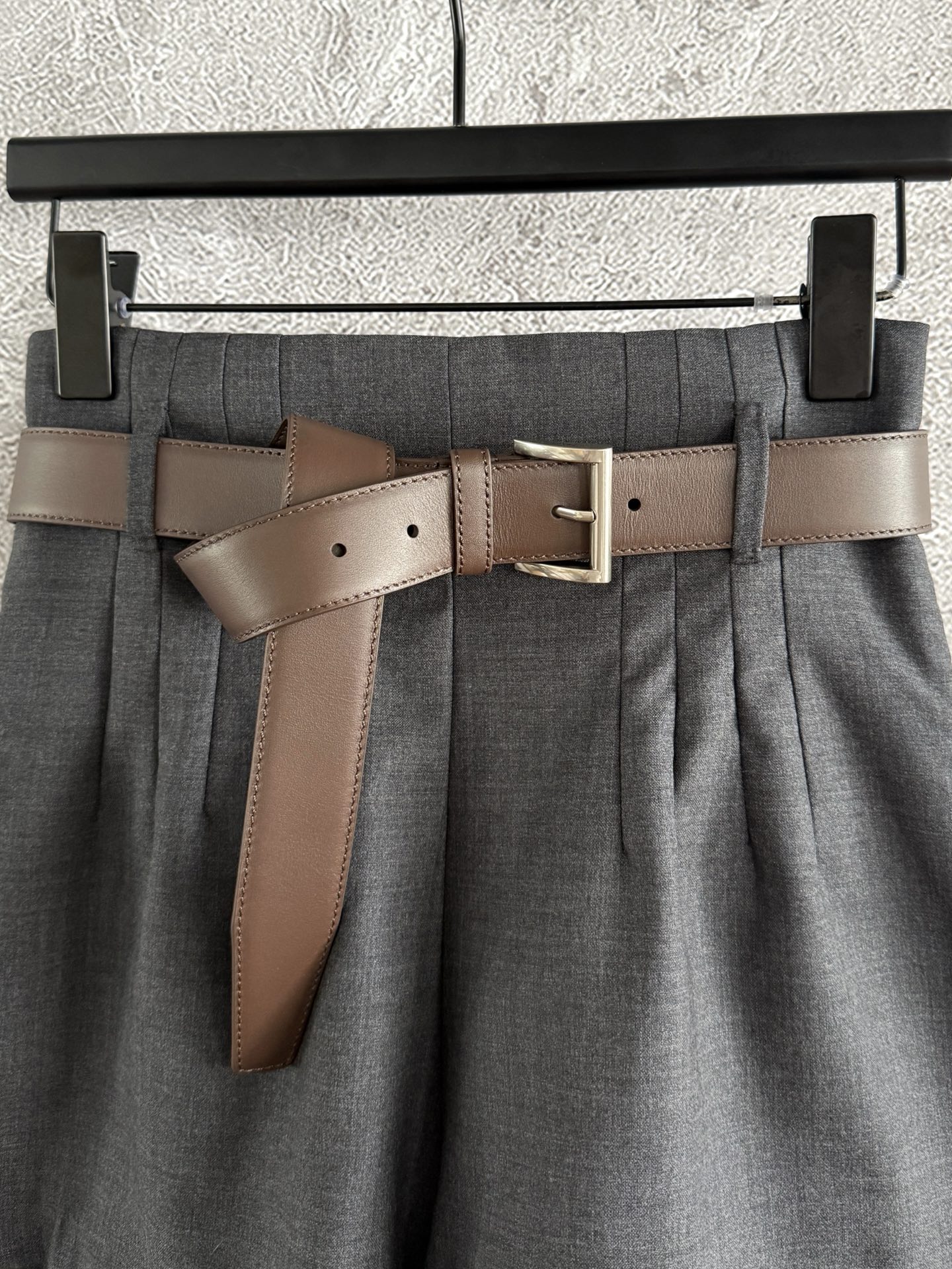 现货‼️‼️🛒款号8/精纺羊毛高腰短裤✨没有腰带‼️我们为了搭配系列穿搭效果，腰带需单独购买‼️精纺超细