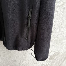 藏青色摇粒绒外套✨今年抓绒摇粒绒感跟去年完全不同质感,更轻更软,颗粒感也相差很大,但是版型还是非常好穿, 藏青色摇粒绒外套✨今年抓绒摇粒绒感跟去年完全不同质感,更轻更软,颗粒感也相差很大,但是版型还是非常好穿,