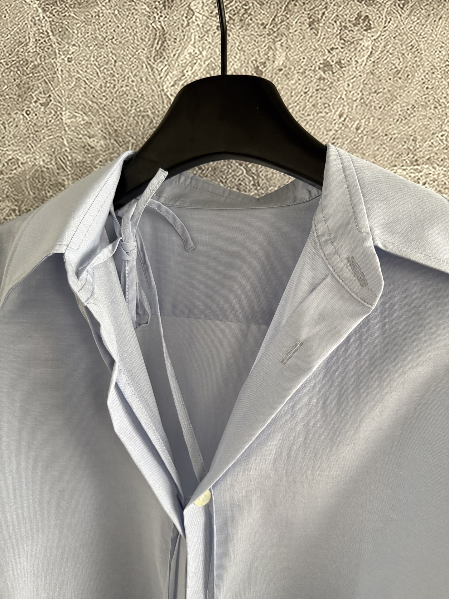 现货‼️‼️🛒款号8011/抽绳衬衫✨蓝色系饱和度调整的刚刚好，又有淡淡的清冷高智感，既不会过度张扬，又