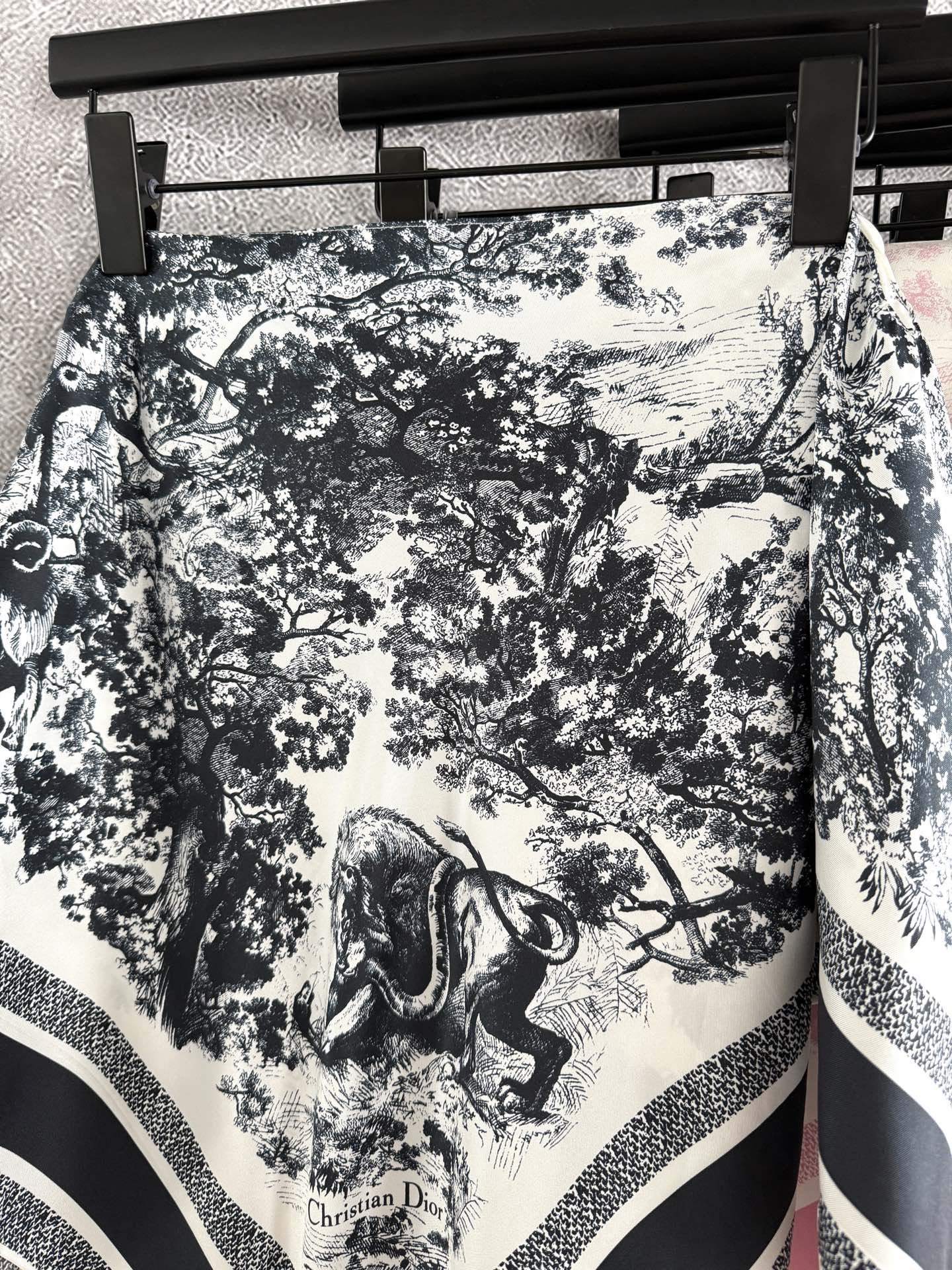 现货‼️‼️🛒款号801/真丝罩衫上衣✨从头直接套入，蝙蝠袖罩衫式设计，重磅19姆米斜纹真丝，突显Sau