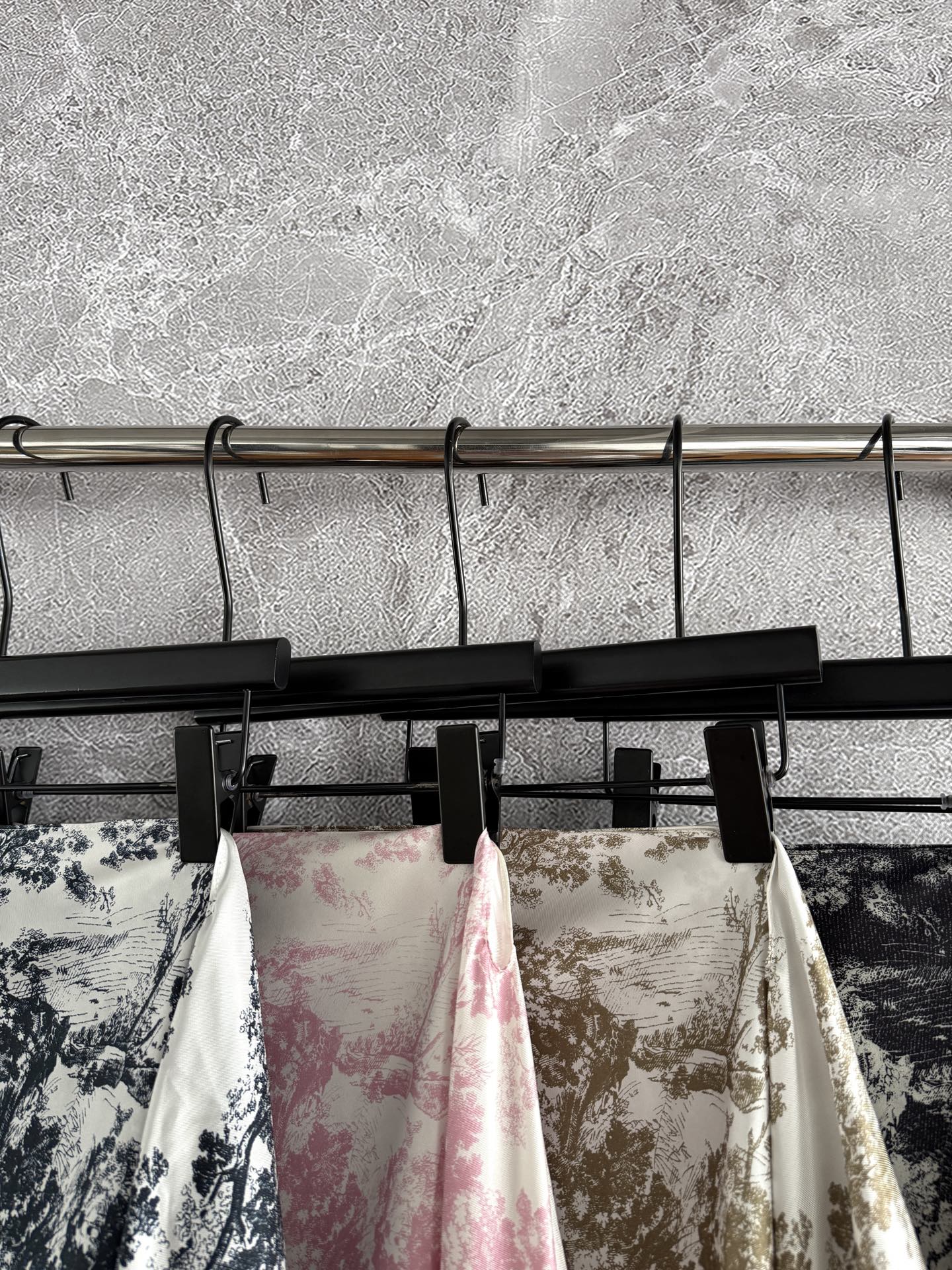 现货‼️‼️🛒款号801/真丝罩衫上衣✨从头直接套入，蝙蝠袖罩衫式设计，重磅19姆米斜纹真丝，突显Sau