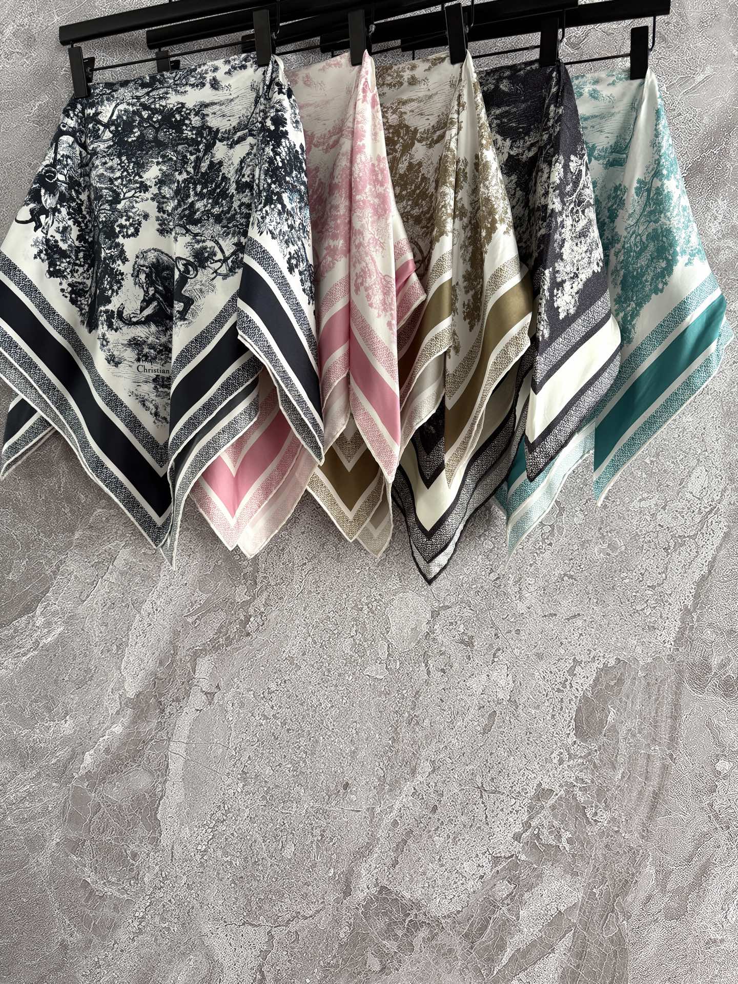 现货‼️‼️🛒款号801/真丝罩衫上衣✨从头直接套入，蝙蝠袖罩衫式设计，重磅19姆米斜纹真丝，突显Sau