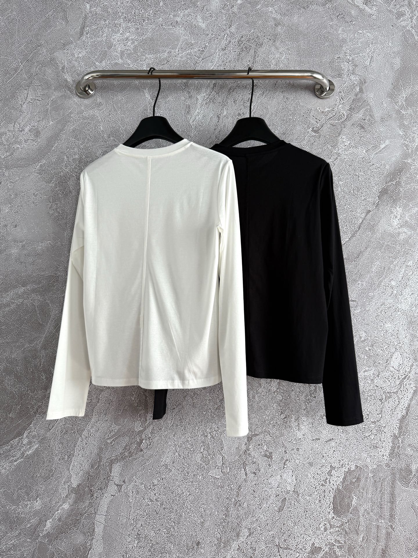 现货‼️‼️/Row高支棉长袖T恤✨顺滑舒柔触感也有骨架，胜在面料，专注于选用上乘材质，打造低调经典的极