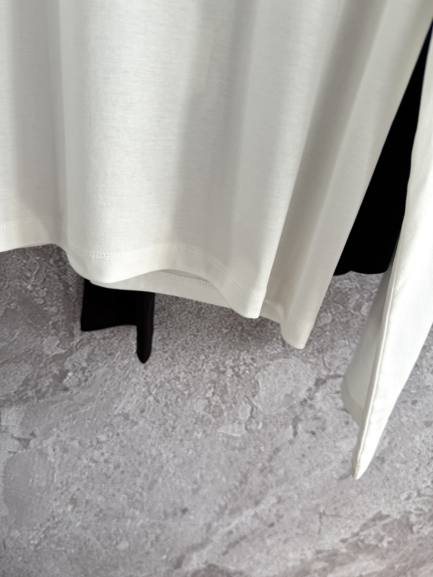 现货‼️‼️/Row高支棉长袖T恤✨顺滑舒柔触感也有骨架，胜在面料，专注于选用上乘材质，打造低调经典的极