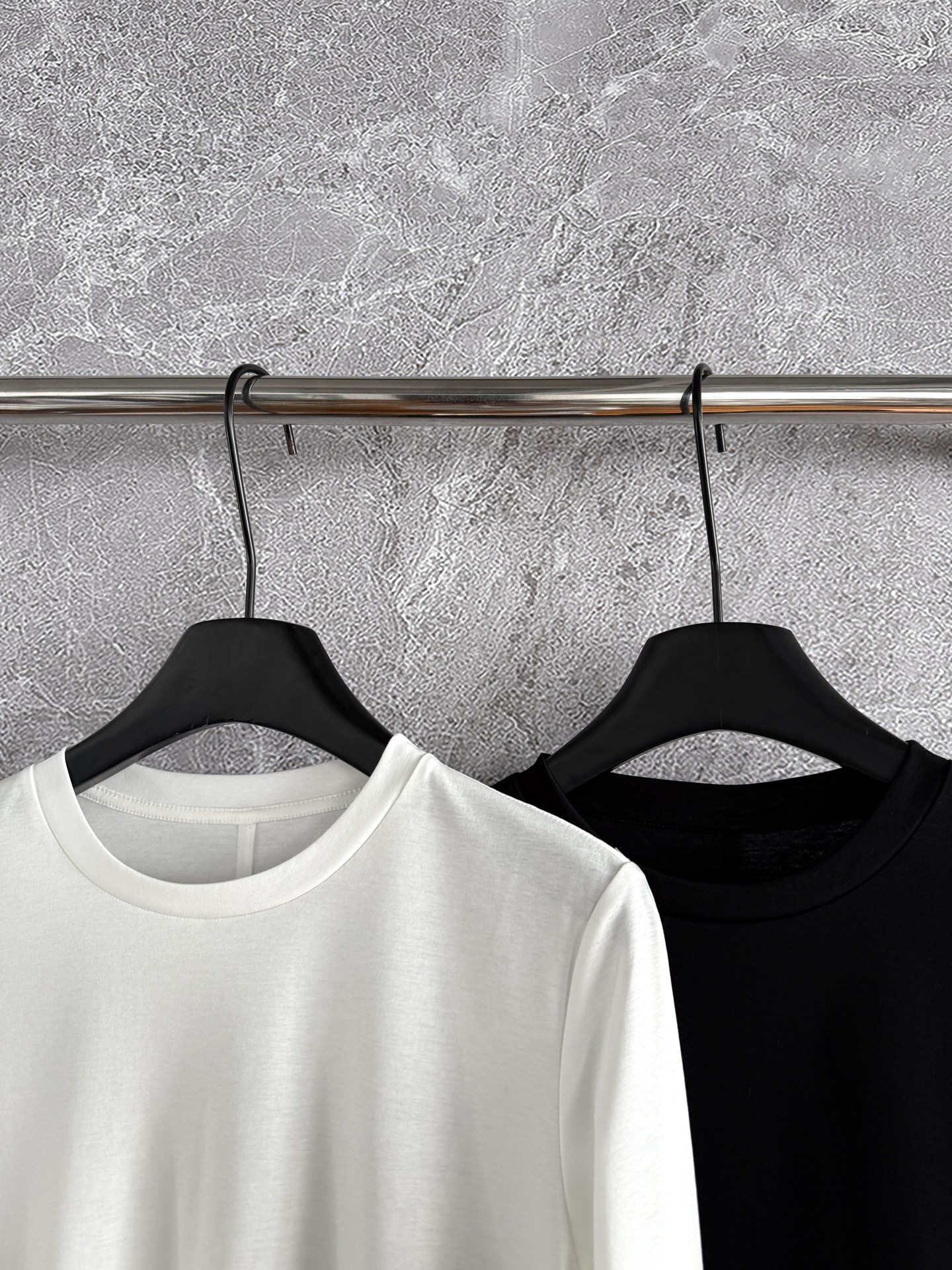 现货‼️‼️/Row高支棉长袖T恤✨顺滑舒柔触感也有骨架，胜在面料，专注于选用上乘材质，打造低调经典的极