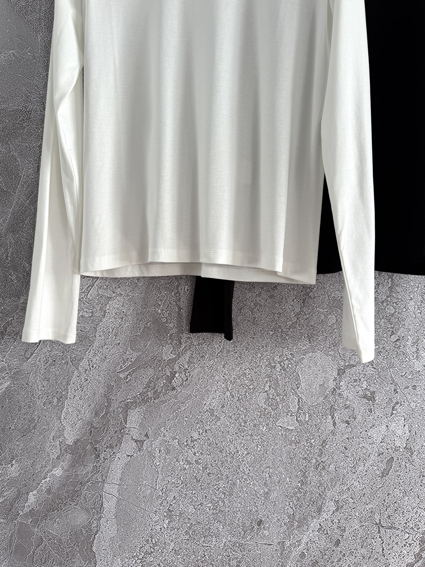 现货‼️‼️/Row高支棉长袖T恤✨顺滑舒柔触感也有骨架，胜在面料，专注于选用上乘材质，打造低调经典的极