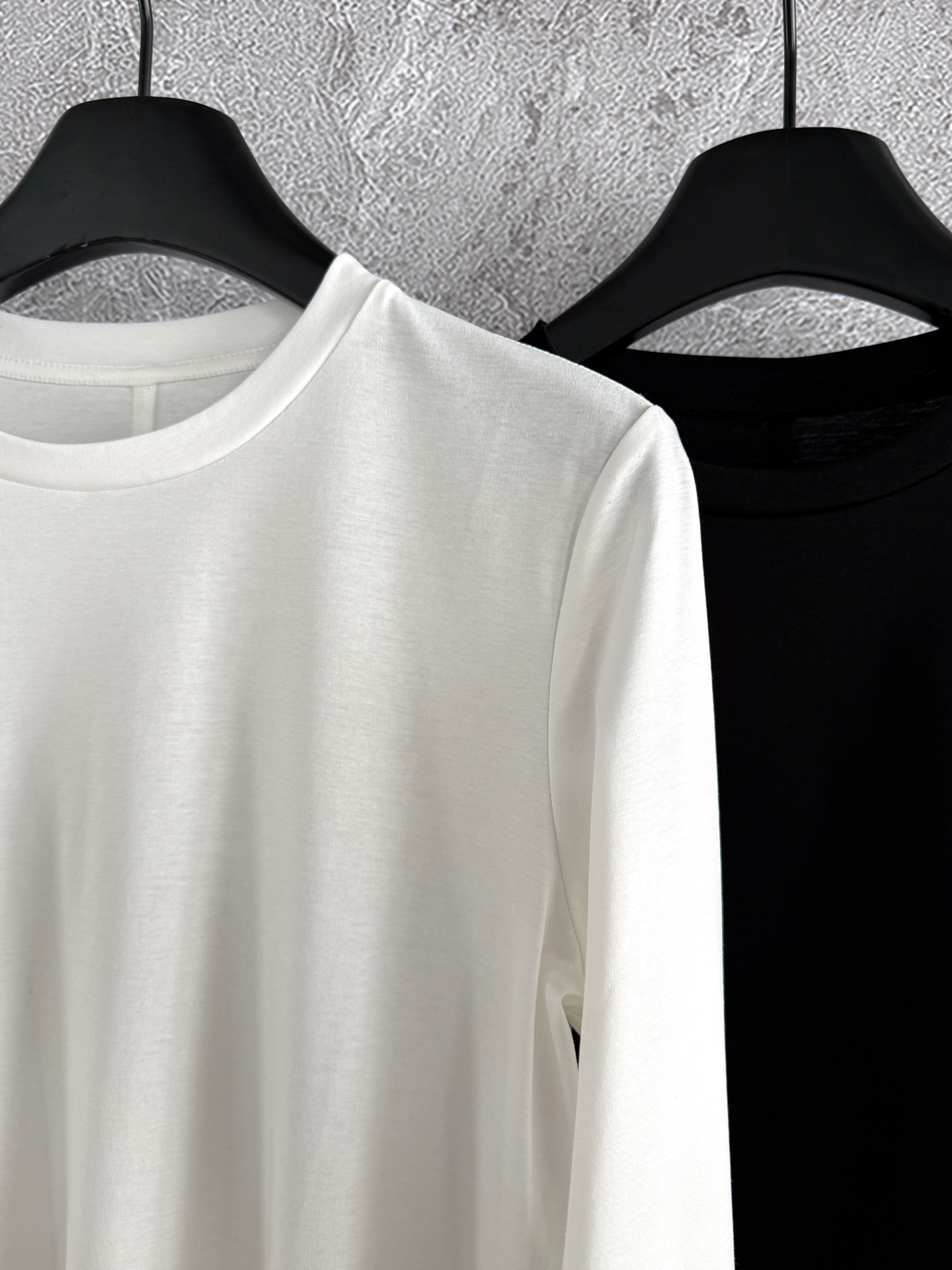 现货‼️‼️/Row高支棉长袖T恤✨顺滑舒柔触感也有骨架，胜在面料，专注于选用上乘材质，打造低调经典的极