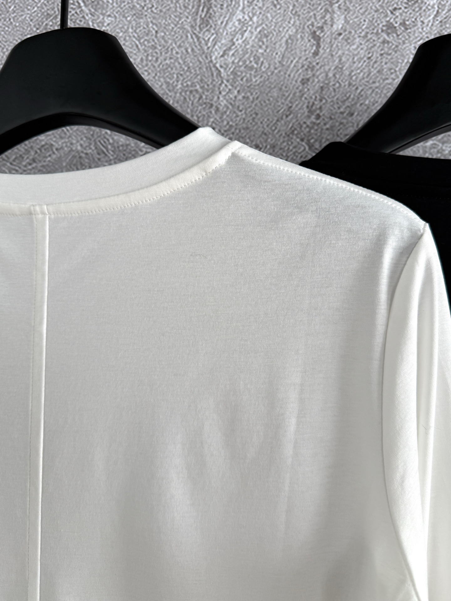 现货‼️‼️/Row高支棉长袖T恤✨顺滑舒柔触感也有骨架，胜在面料，专注于选用上乘材质，打造低调经典的极