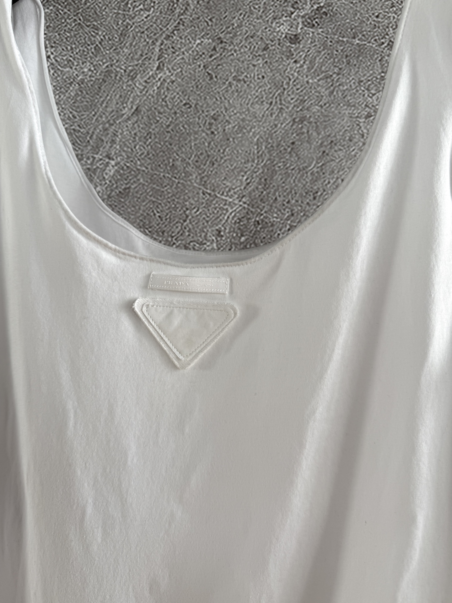 现货‼️‼️🛒款号W25/扭扭乐背心✨可以自由凹造型的上衣，扭扭鱼骨设计严肃风格带一点俏皮，版型也是偏宽