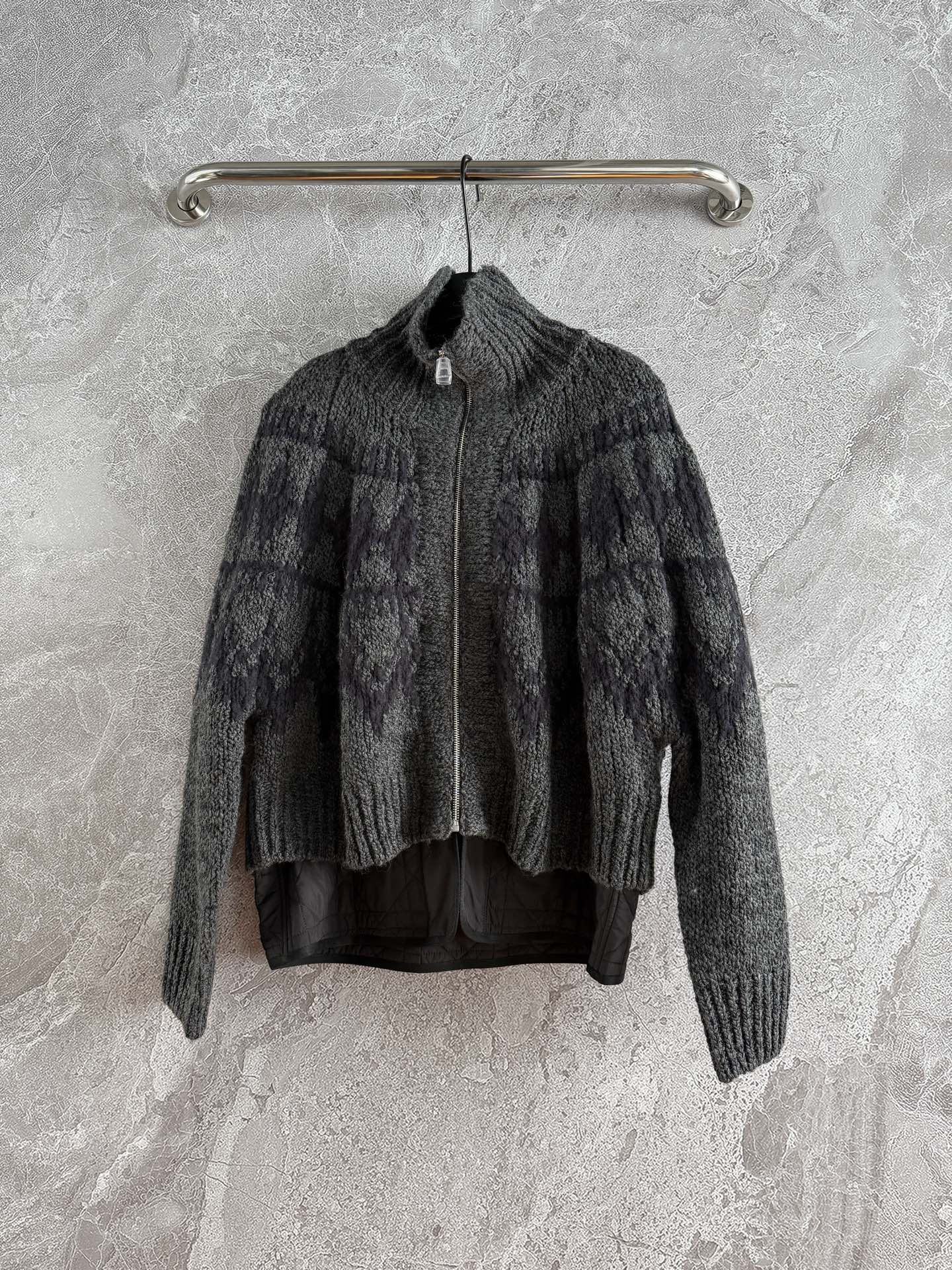 现货‼️‼️/费尔岛针织外套✨两件套‼️内胆棉服马甲可拆卸‼️ 超松弛茧型，非常独树一帜的外套，定染定织