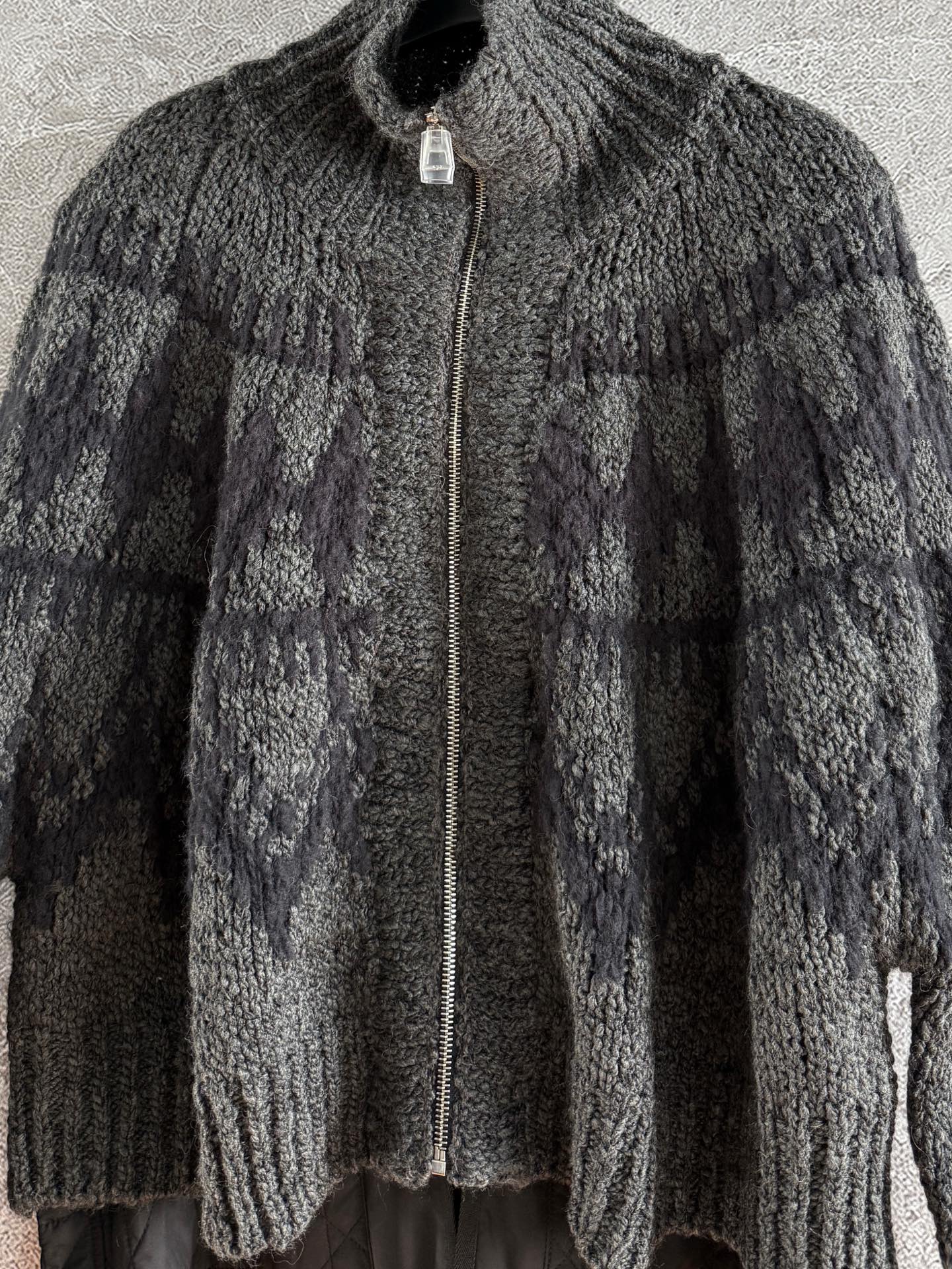 现货‼️‼️/费尔岛针织外套✨两件套‼️内胆棉服马甲可拆卸‼️ 超松弛茧型，非常独树一帜的外套，定染定织