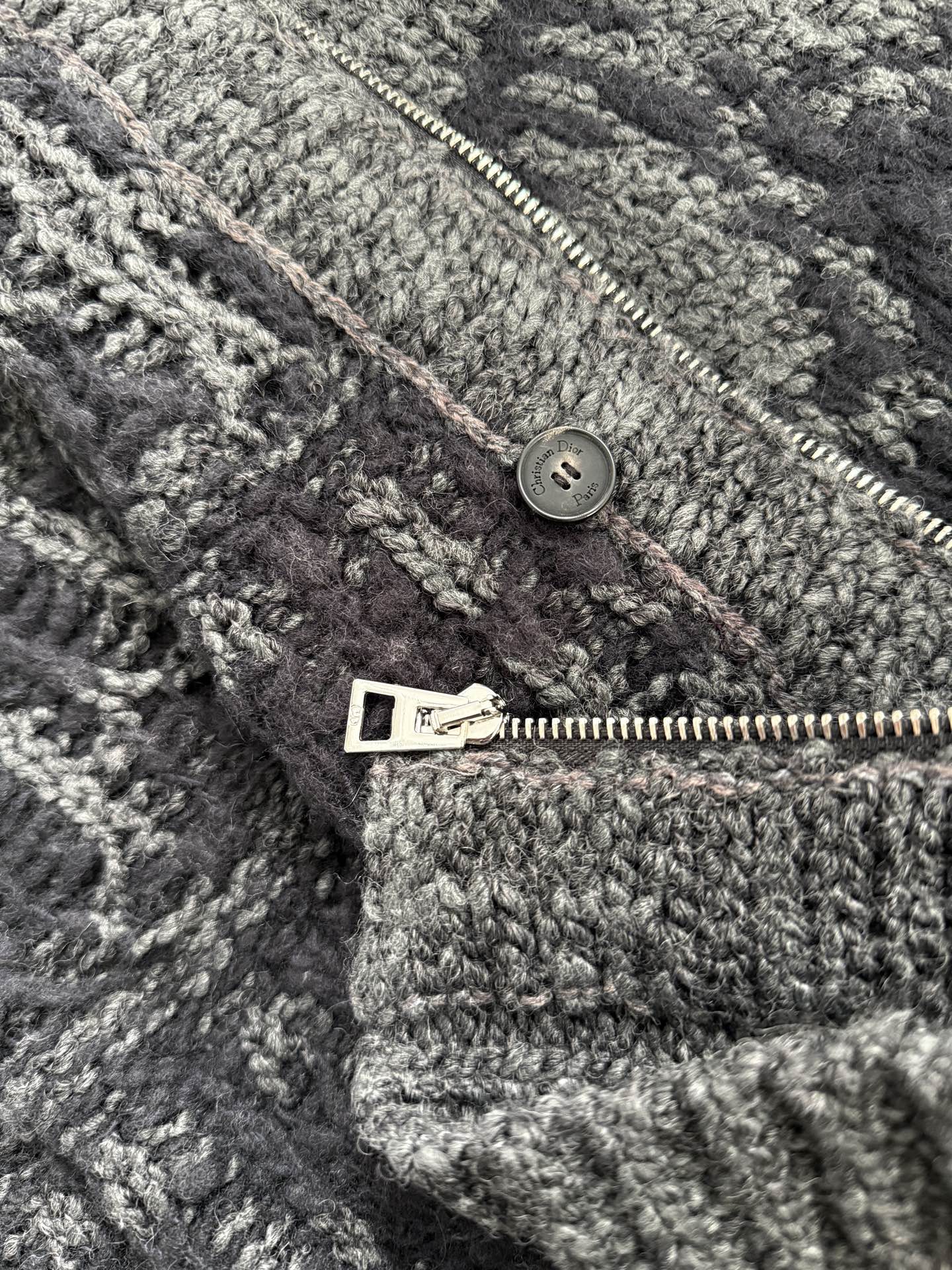 现货‼️‼️/费尔岛针织外套✨两件套‼️内胆棉服马甲可拆卸‼️ 超松弛茧型，非常独树一帜的外套，定染定织