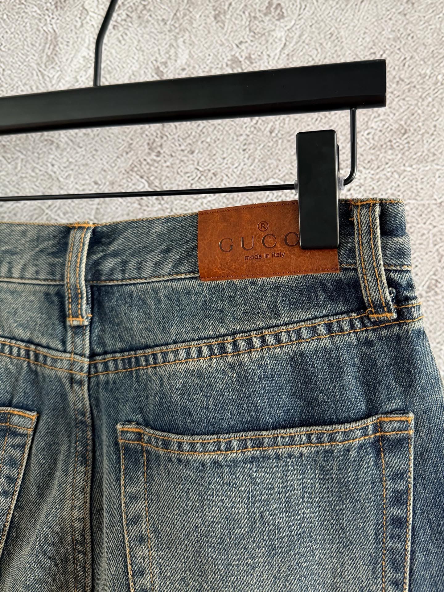 现货‼️‼️🛒/马衔扣牛仔裤✨2026早春秀款，石墨水洗棉质丹宁牛仔，点缀经典马衔扣五金，后真皮贴标识，