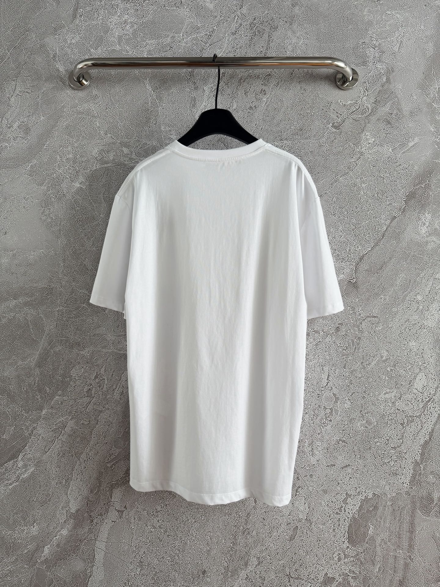 现货‼️‼️🛒款号25W110/口袋刺绣t恤✨撞色字母绣花短袖口袋tee，宽松版型 清清爽爽，男女都可以